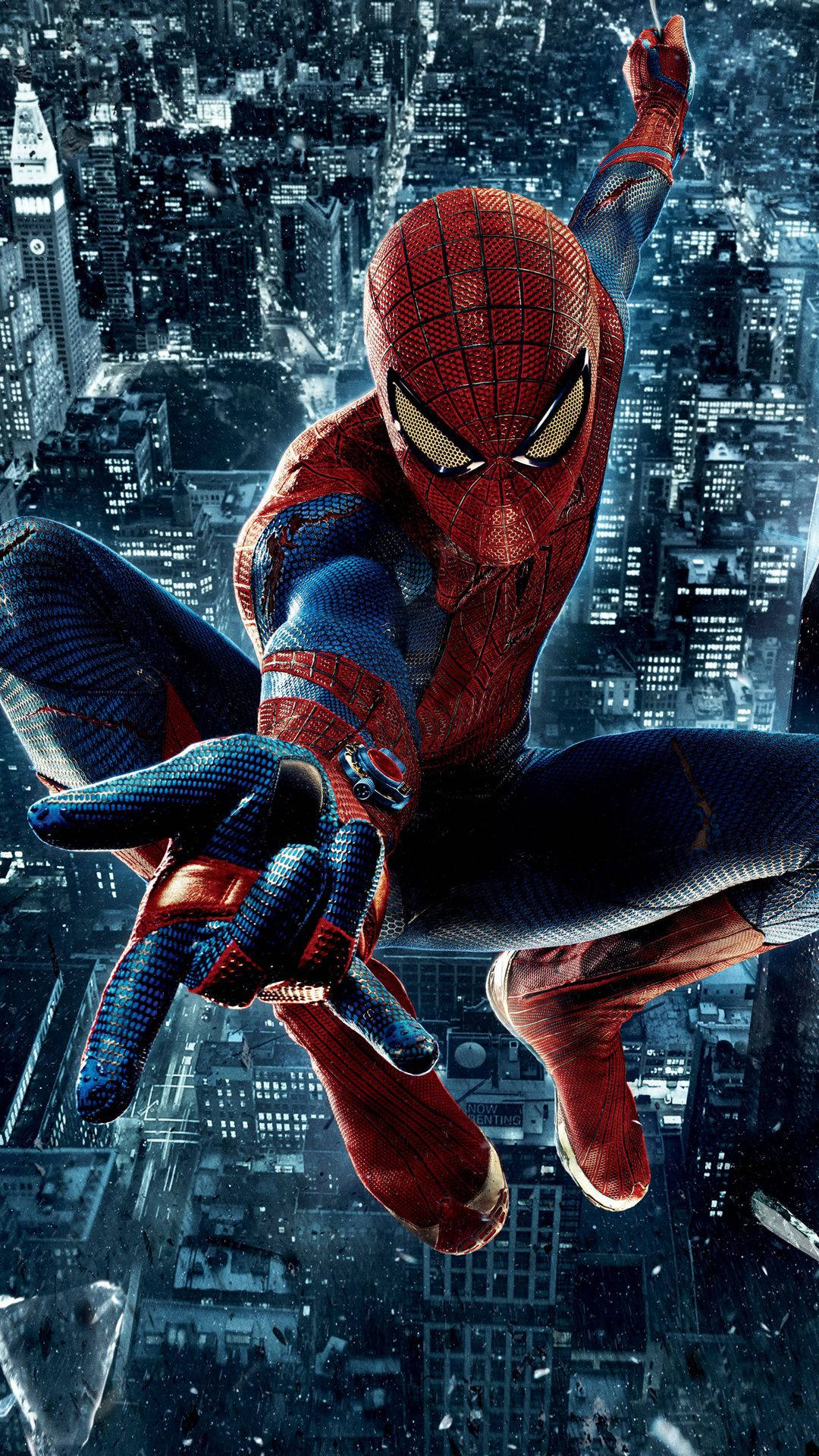 スパイダーマンが蜘蛛の糸を使って高層ビルを飛び越え、眼下の街灯りを見せる。 — スパイダーマン 壁紙