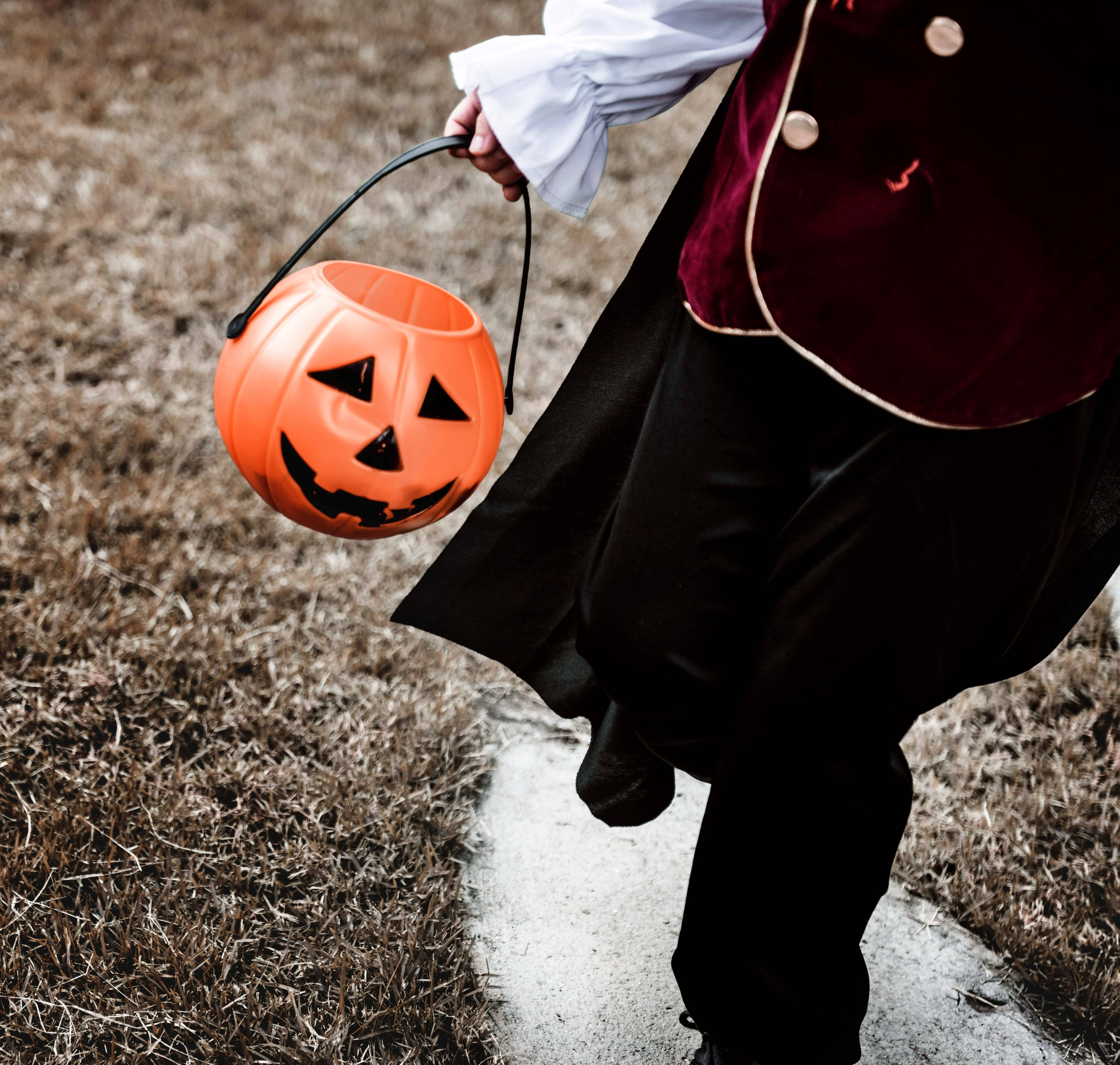 不気味だけどかわいいハロウィンキャンディバスケット 壁紙