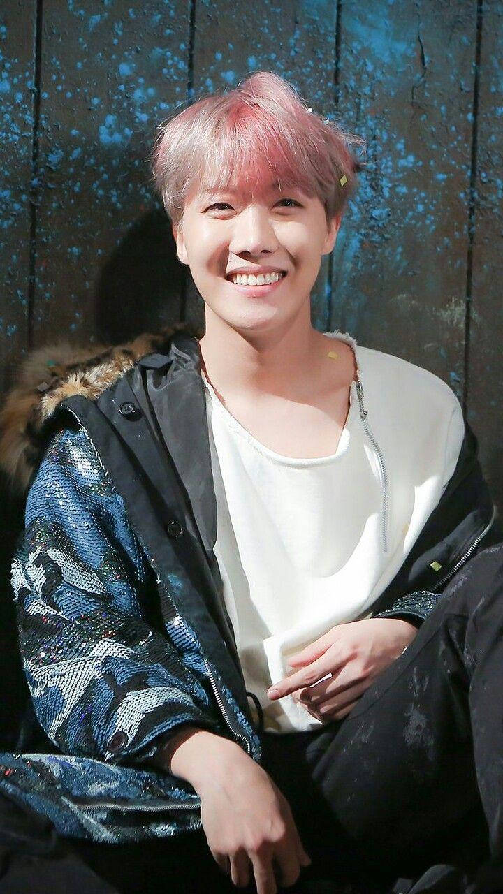 可愛いBTS J-Hopeの笑顔 壁紙
