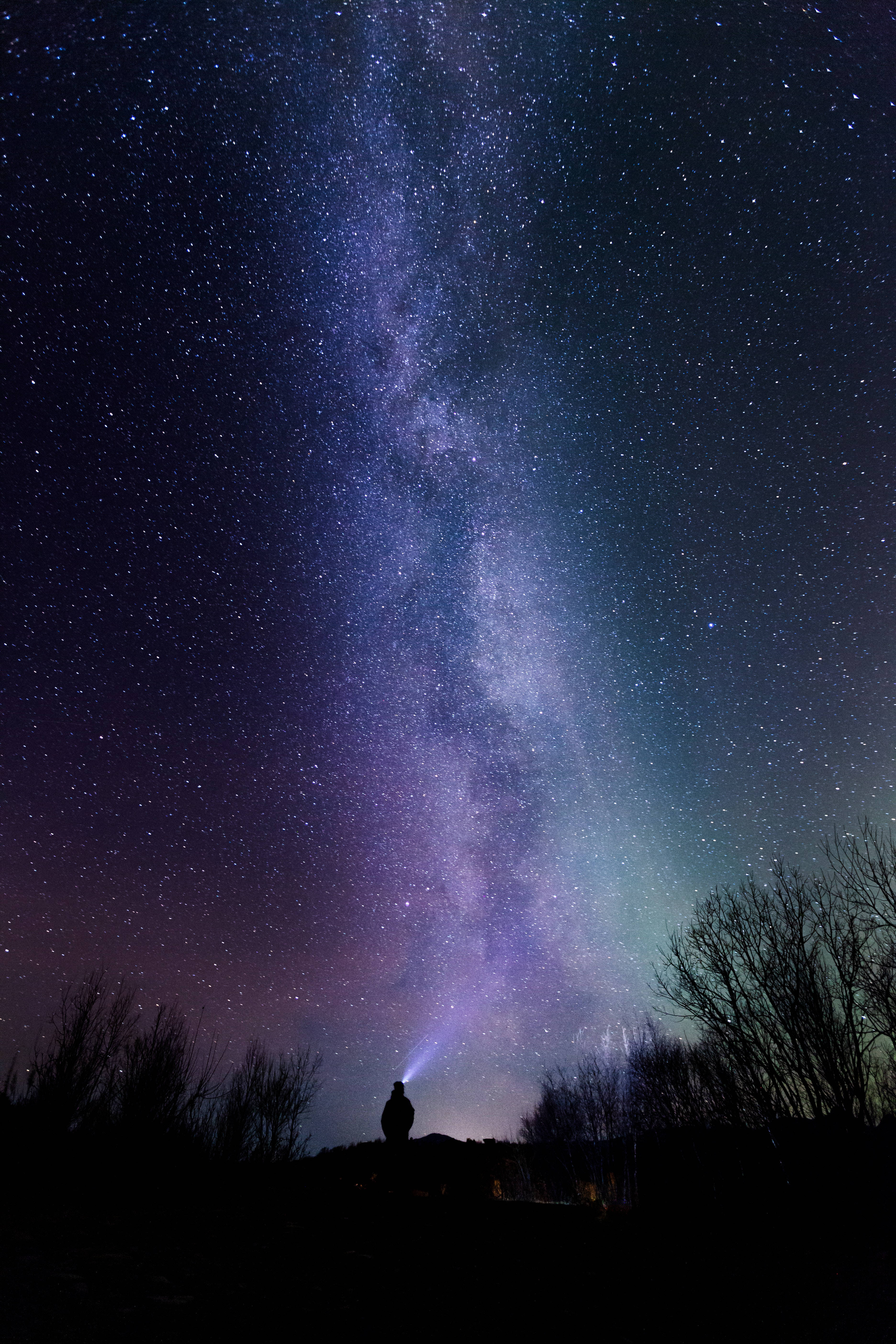 地上から見上げる宇宙 4K スマホ壁紙 壁紙