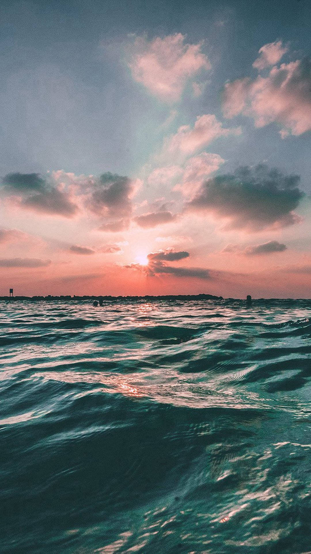 夕日の海面 壁紙