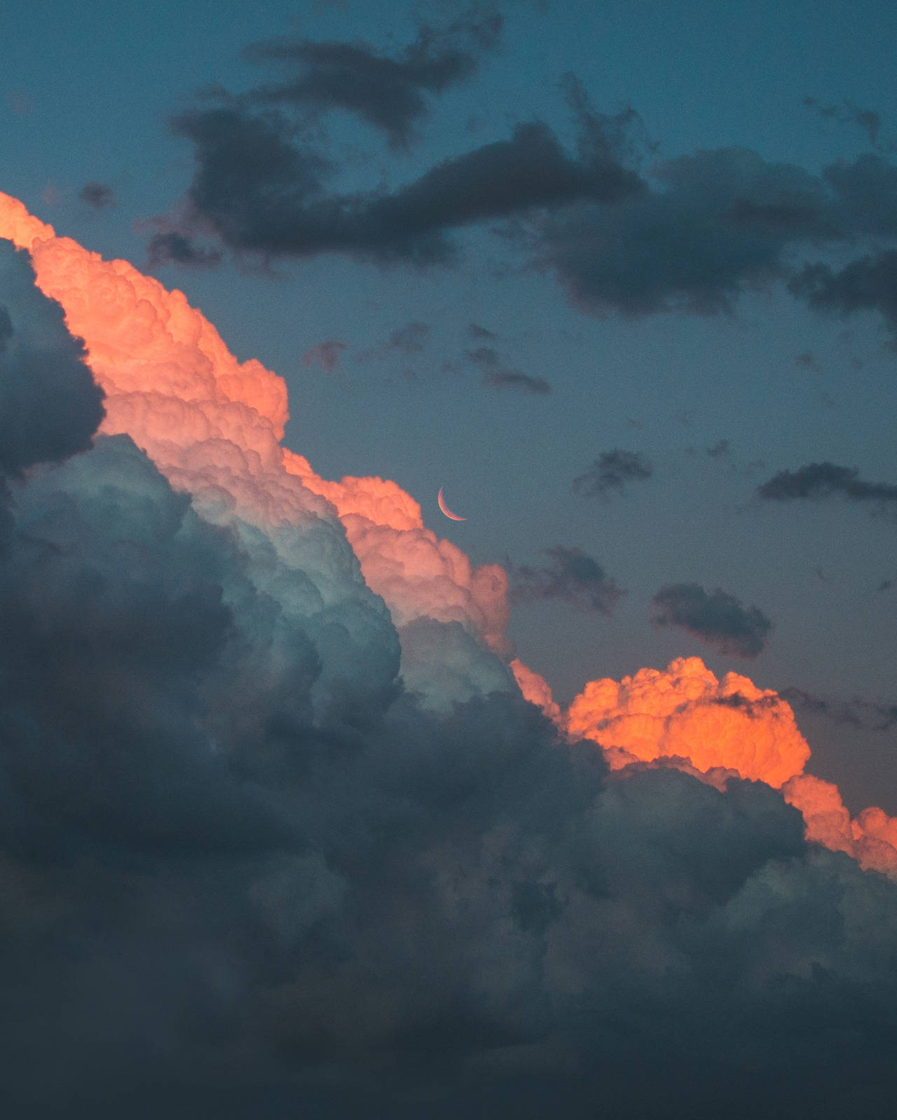 夕暮れのヴィンテージ雲 壁紙