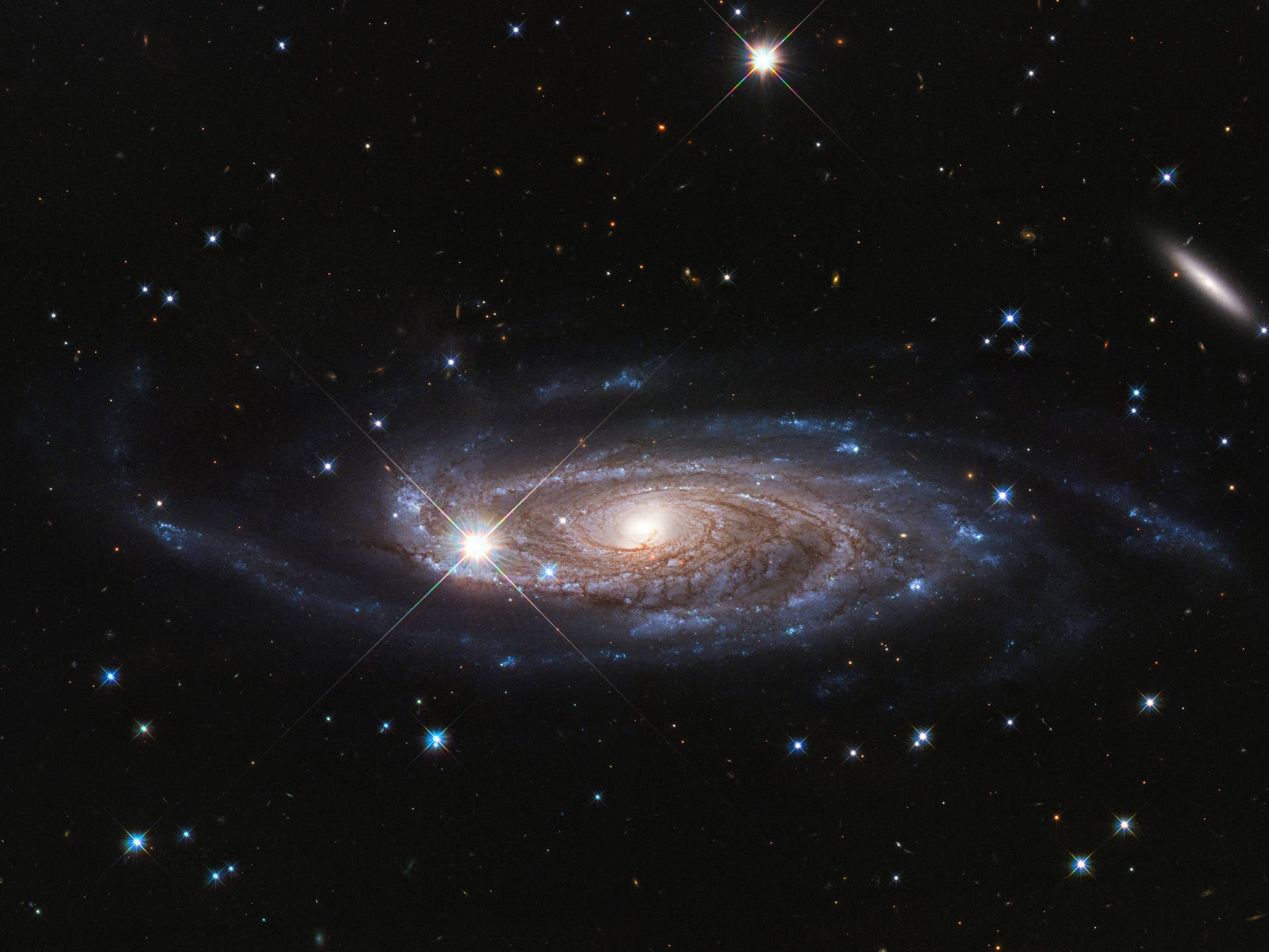 宇宙空間の渦巻く天の川のクールな壁紙