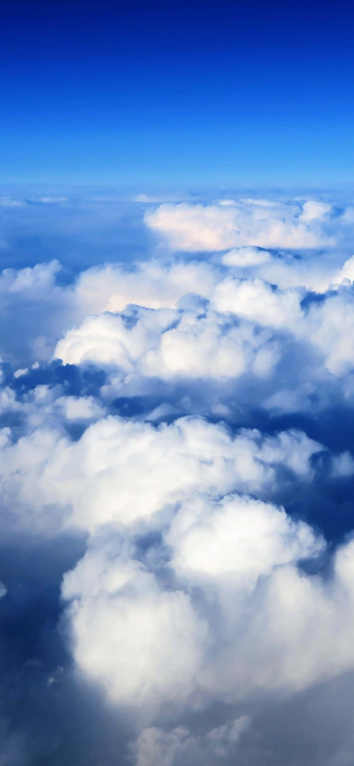 完璧な青空と美しい白い雲 壁紙