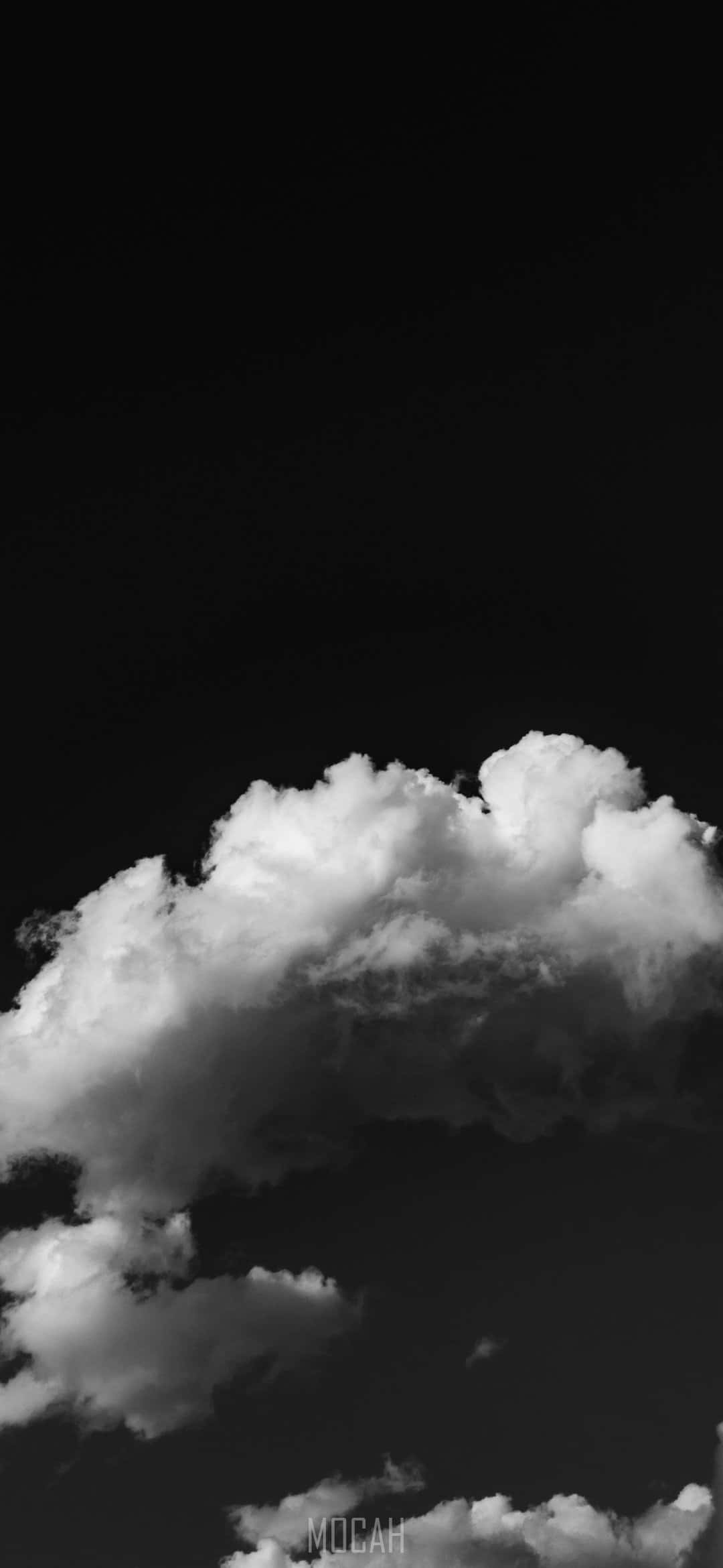白い雲が完璧な青空に映える美しさを捉える 壁紙