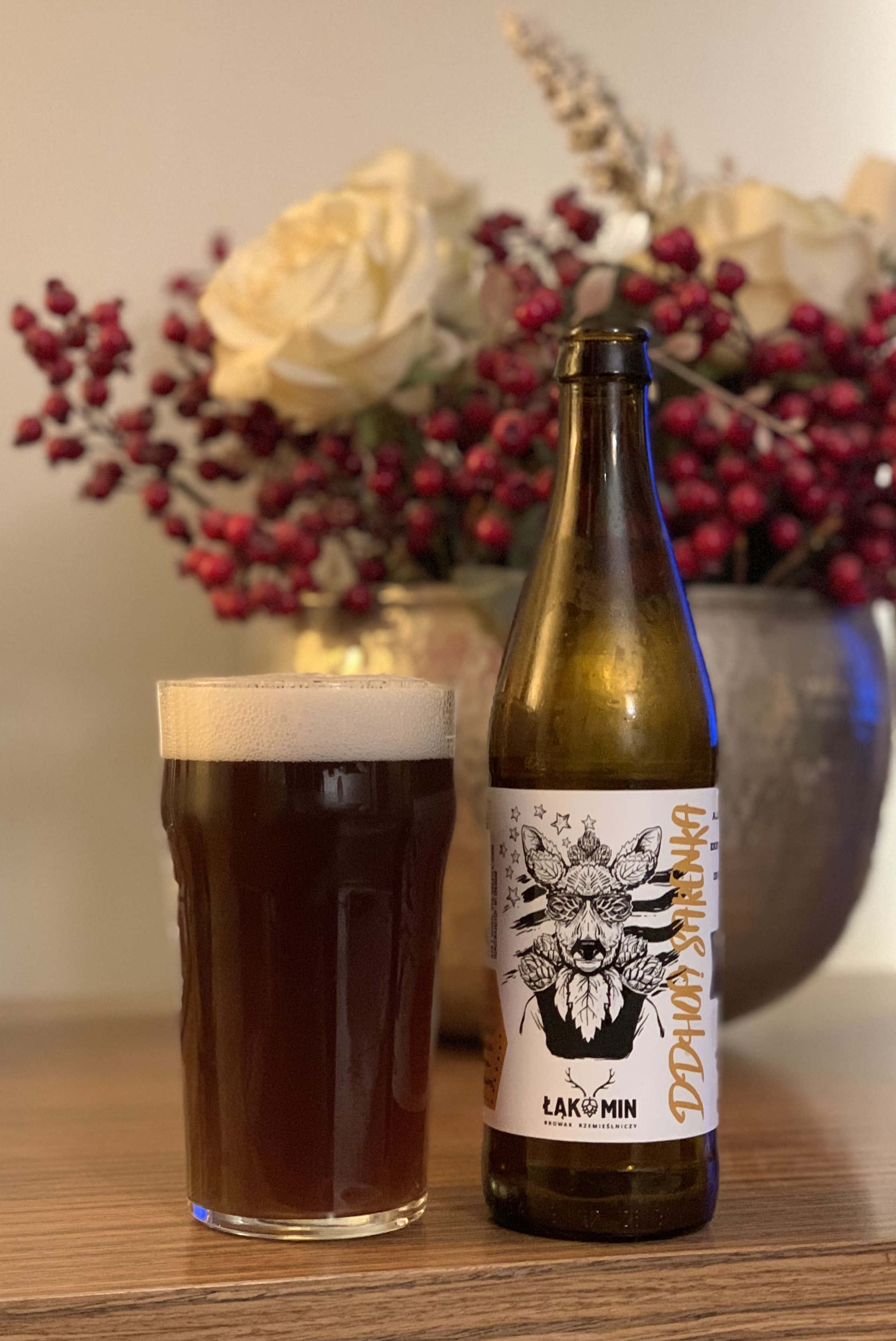 完璧に注がれた一杯のビール！ 壁紙