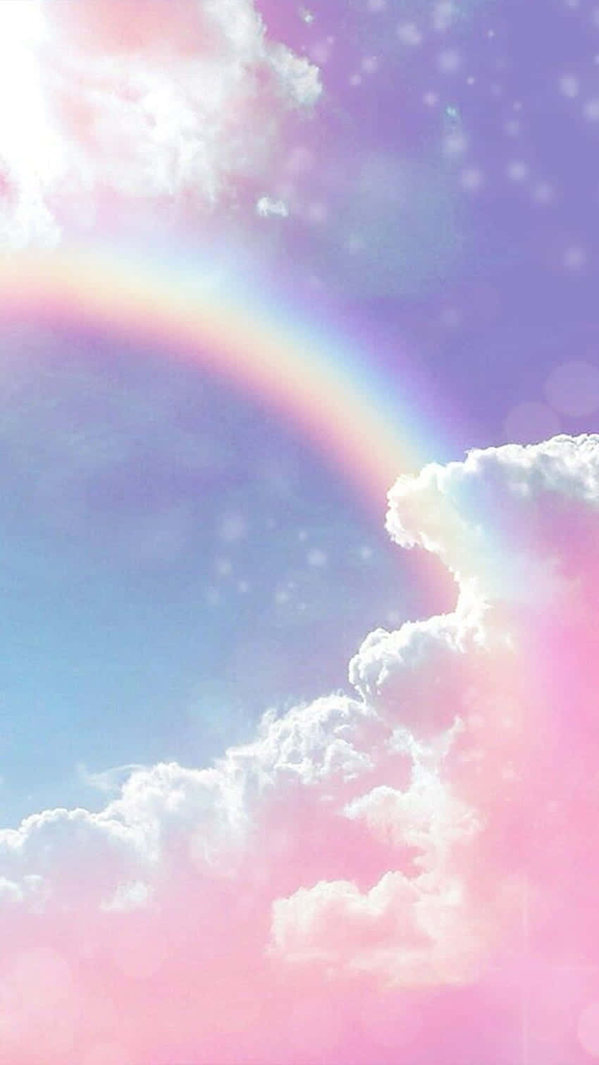 完璧に配置された羽根：水平線に広がるカラフルで美しい雲 壁紙