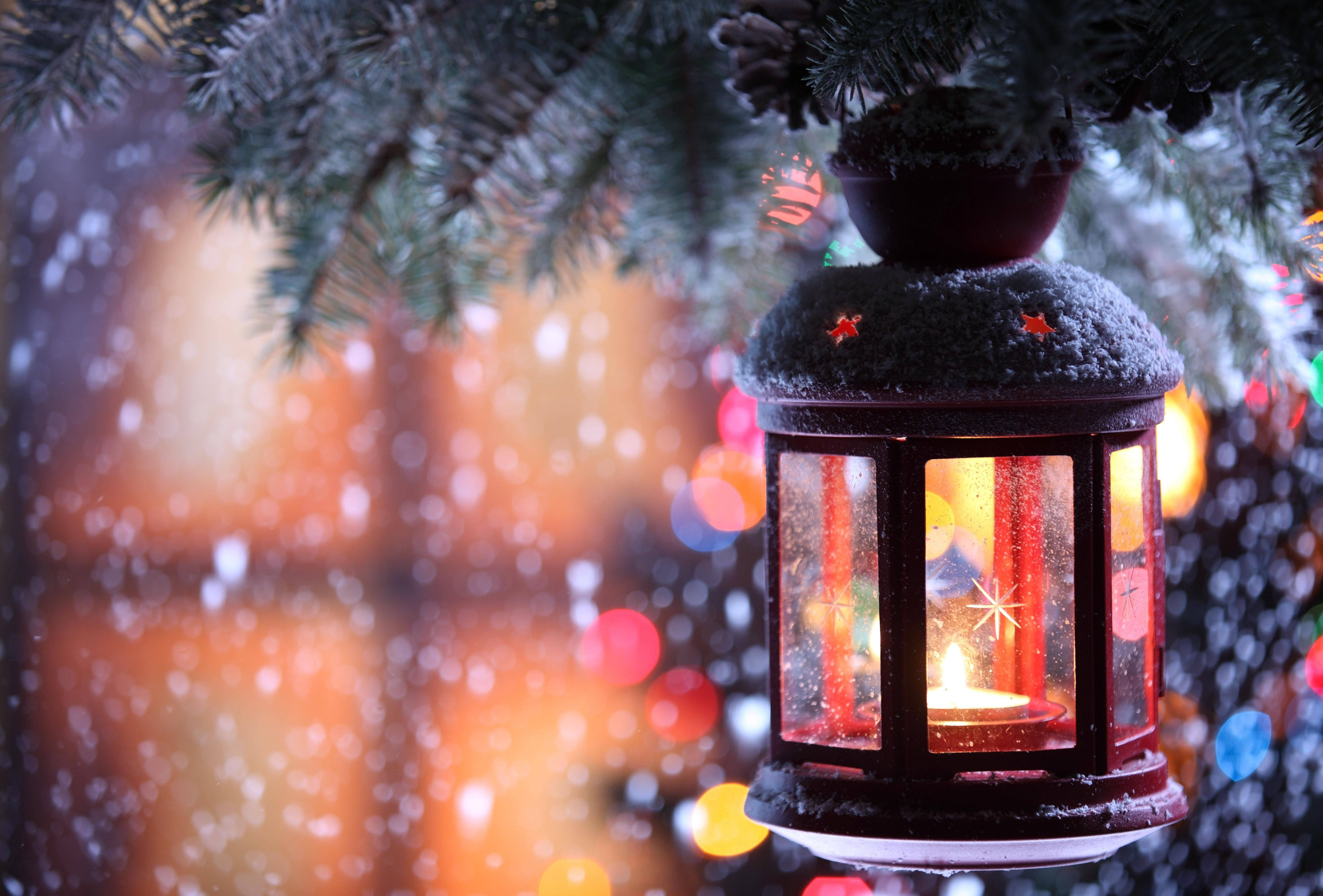 寒いクリスマスのランタン飾り 壁紙