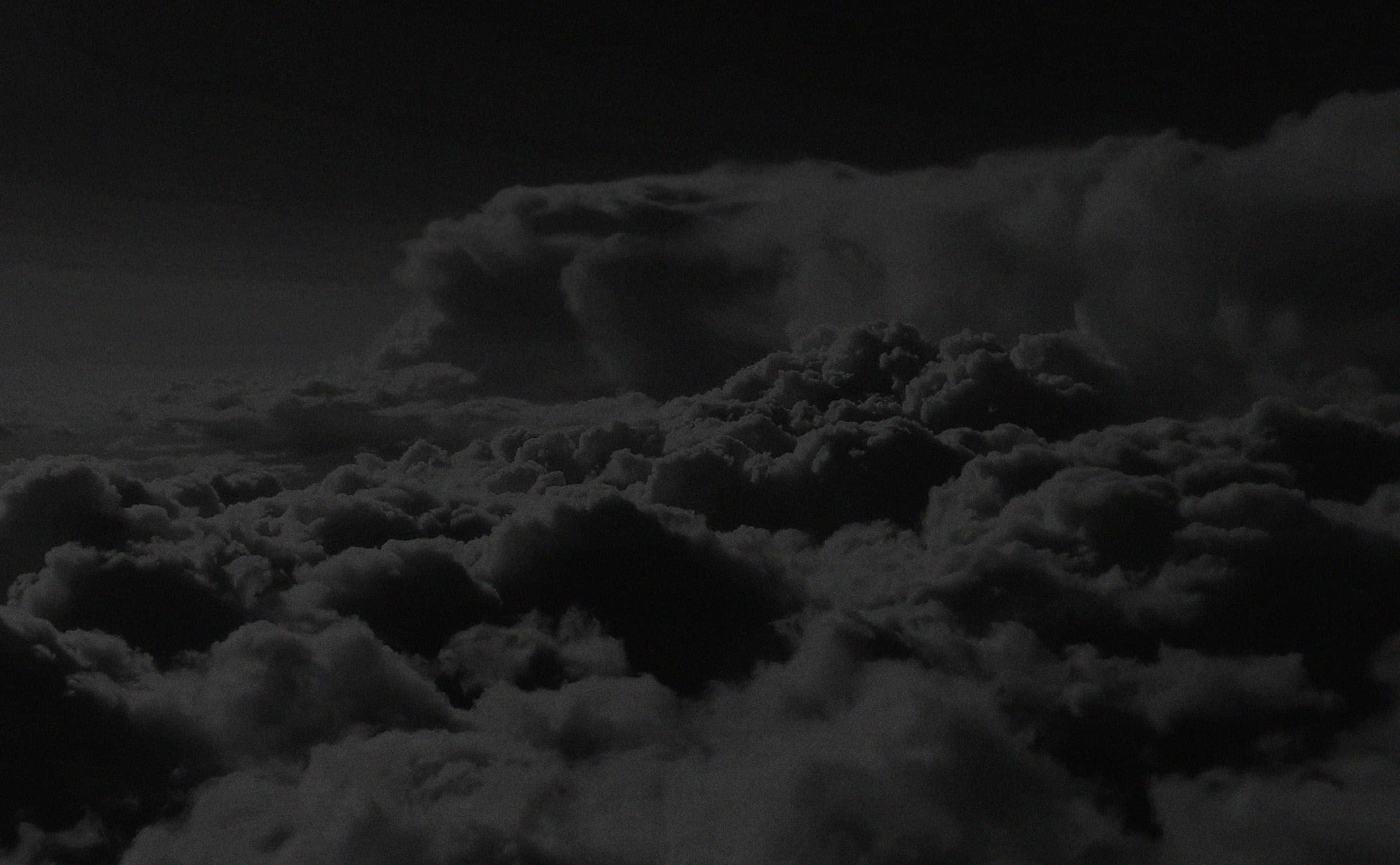 巨大な黒い雲 壁紙
