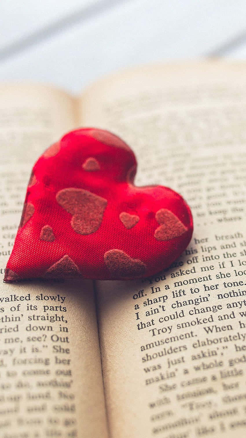 愛を祝い、心を大切に ❤️ 壁紙