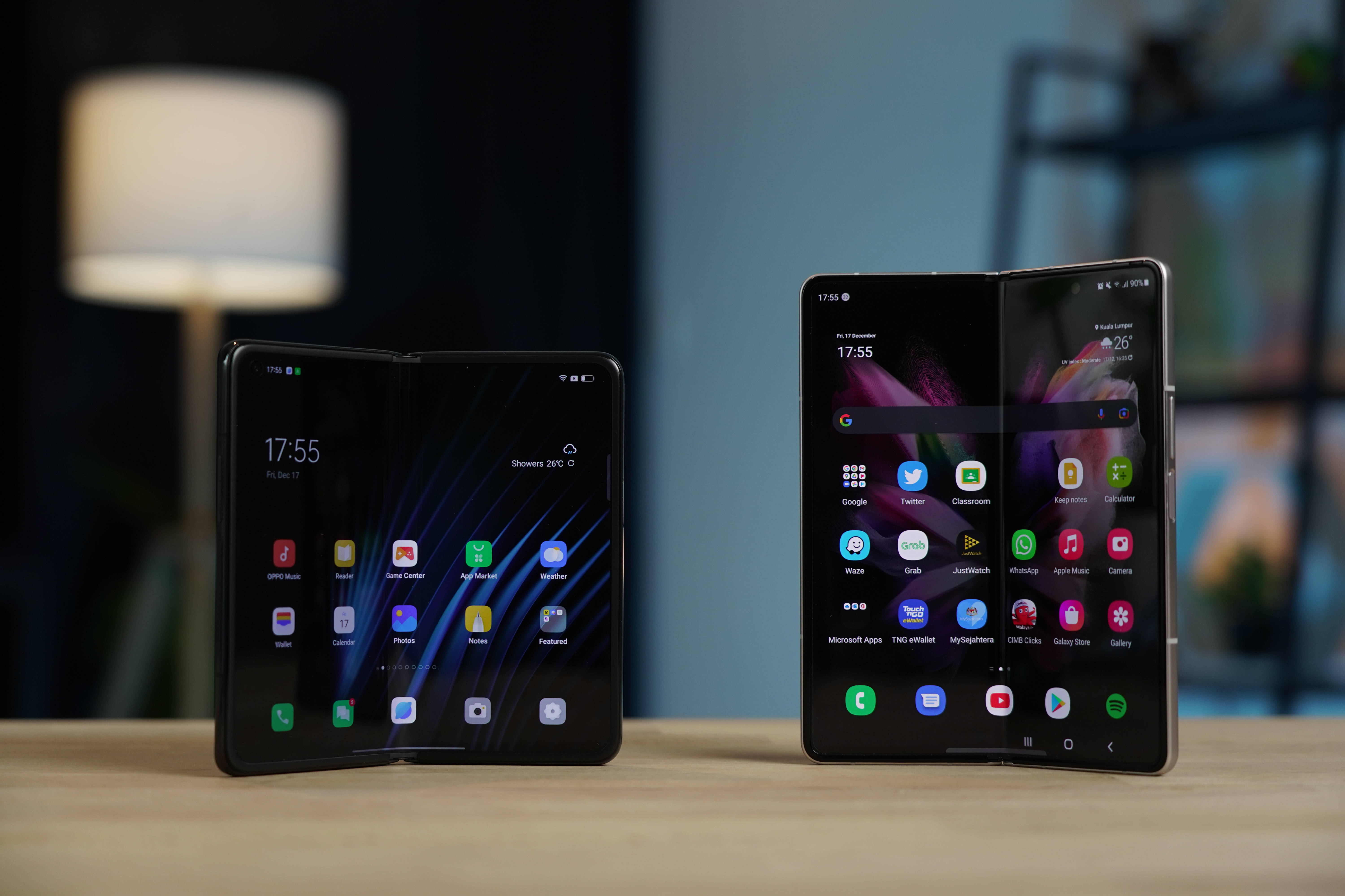 折りたたみスマホ、OppoとSamsung 壁紙