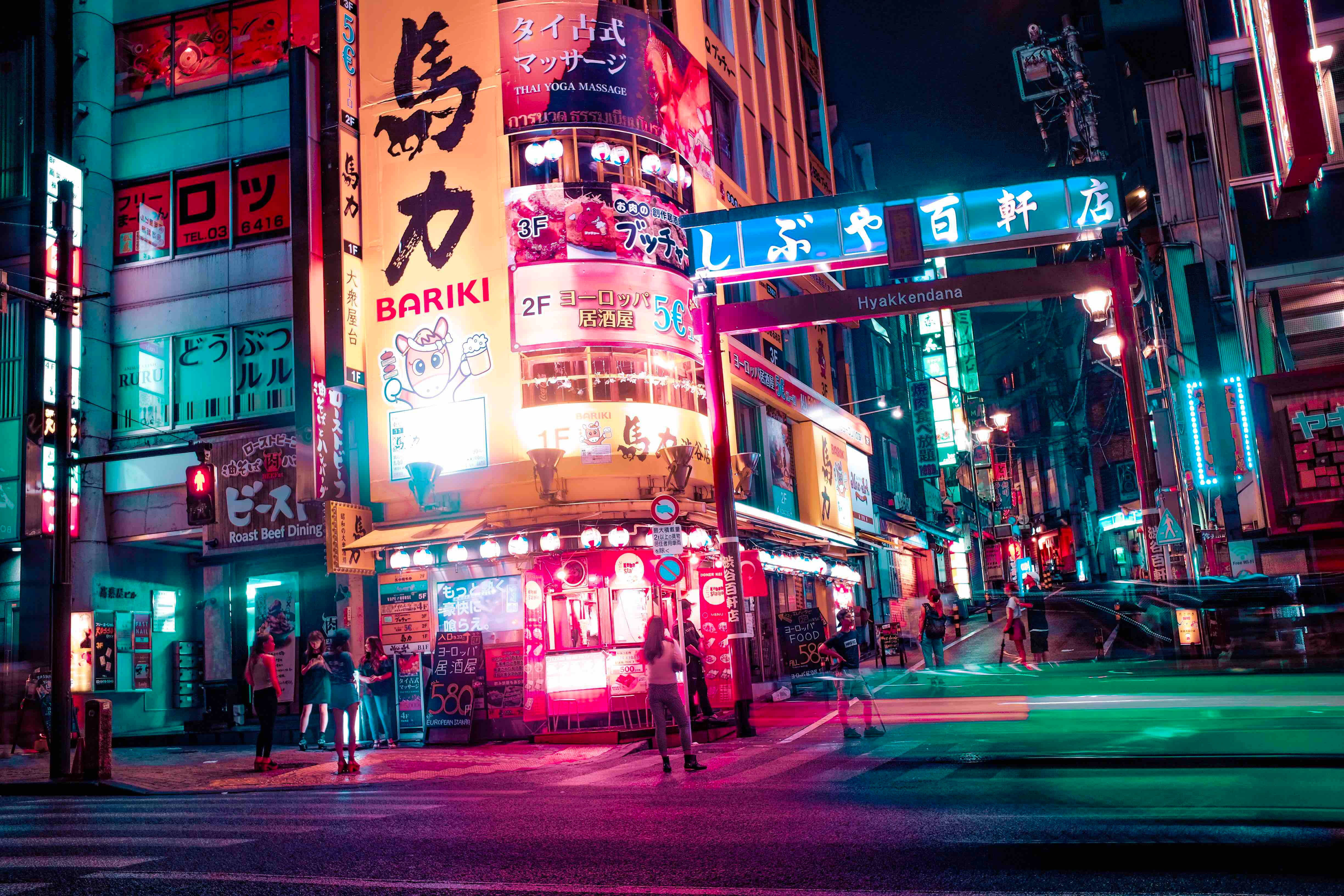 日本の夜の街 4K 壁紙