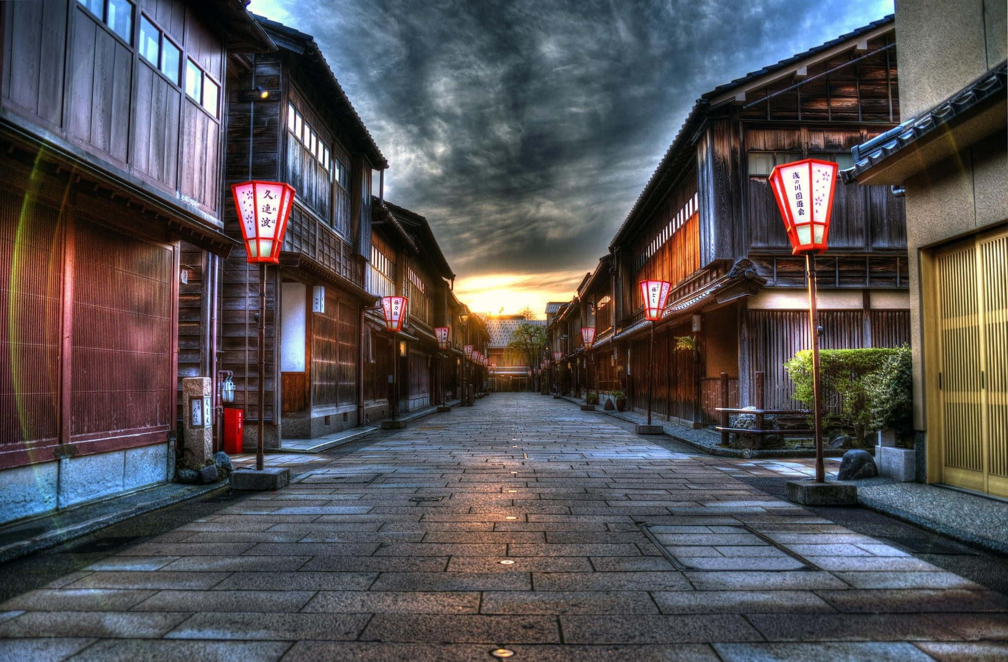日本の道路沿いの街灯 壁紙