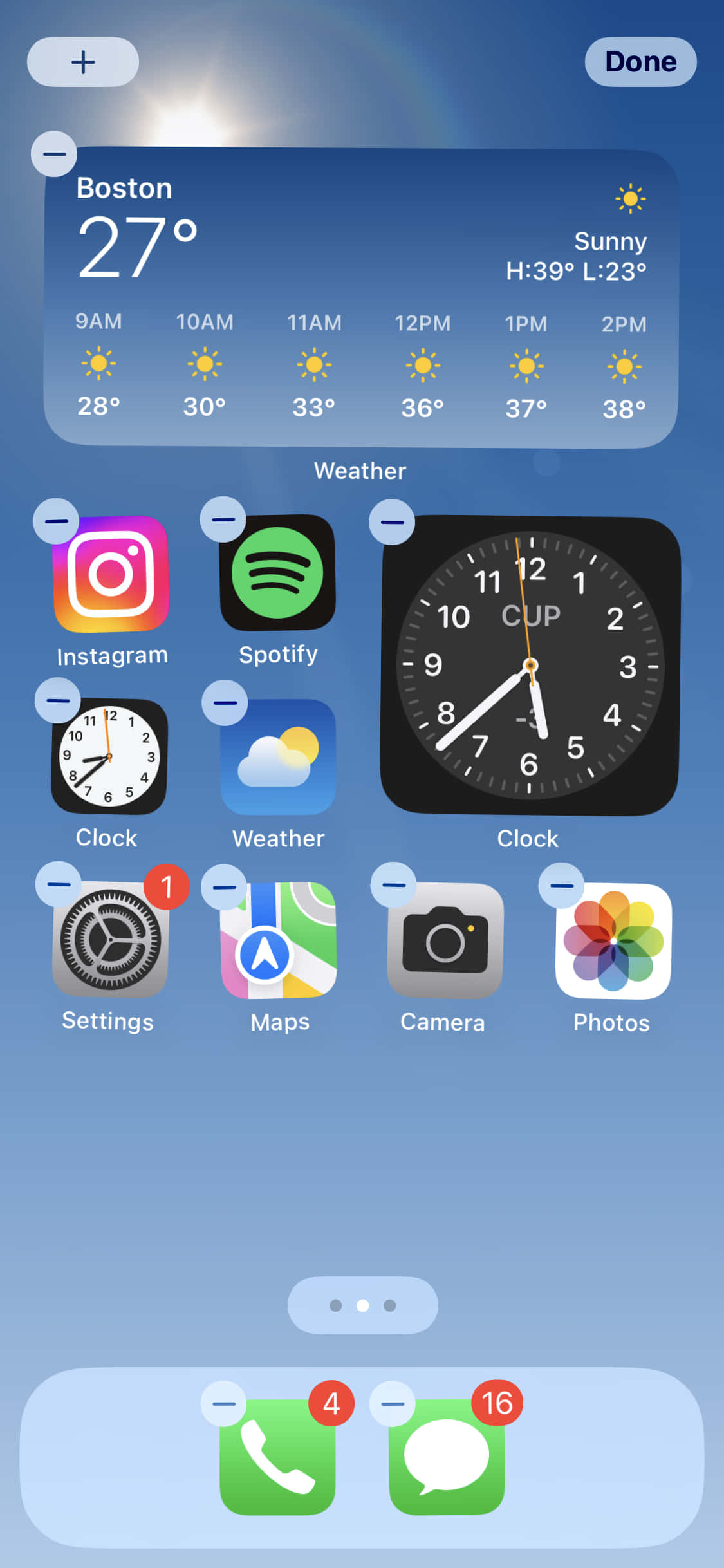 時計やその他のアイコンが表示されたiPhoneのスクリーンショット 壁紙