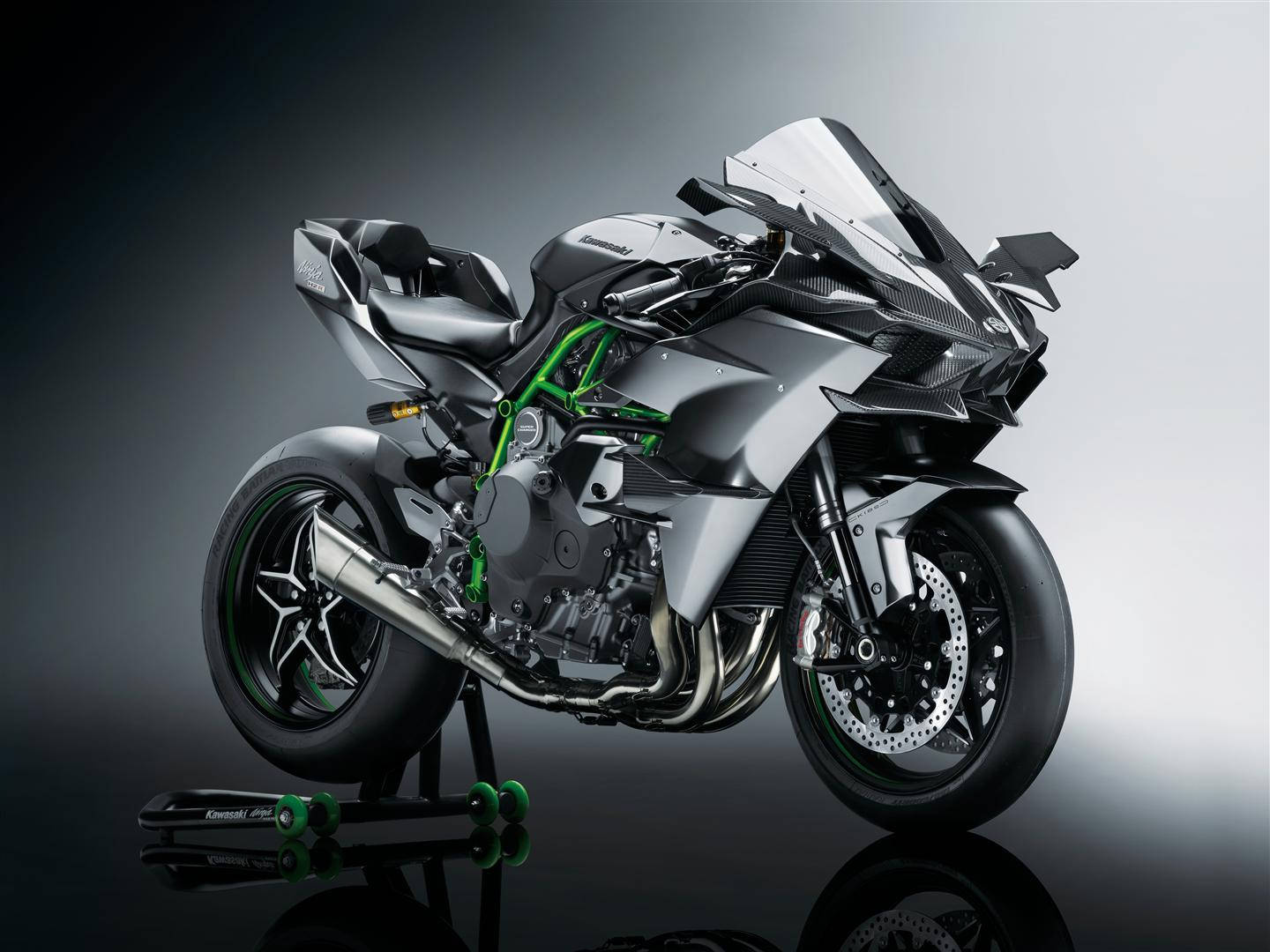 未来的なブラックカワサキH2R 壁紙