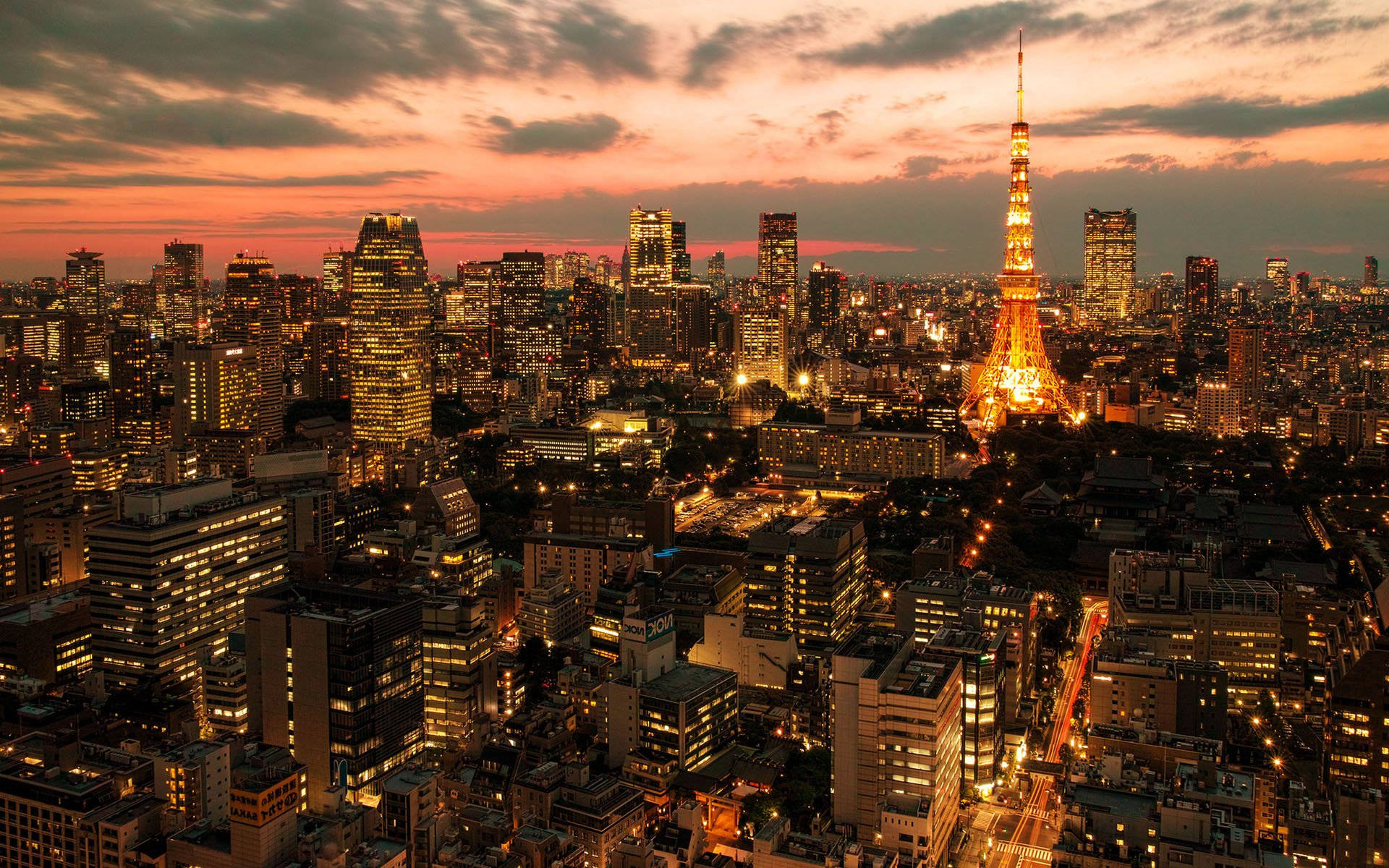 東京タワーに沈む黄金の夕日 壁紙