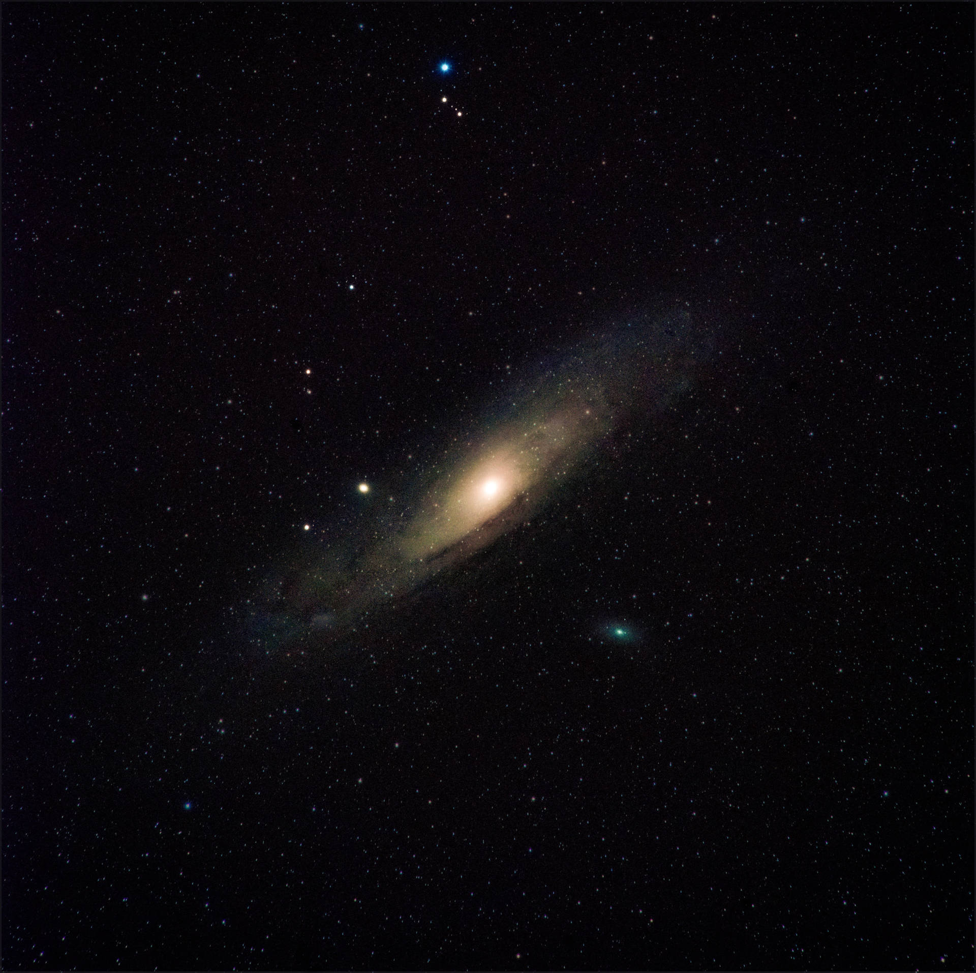 楕円銀河と星々の素晴らしい壁紙。