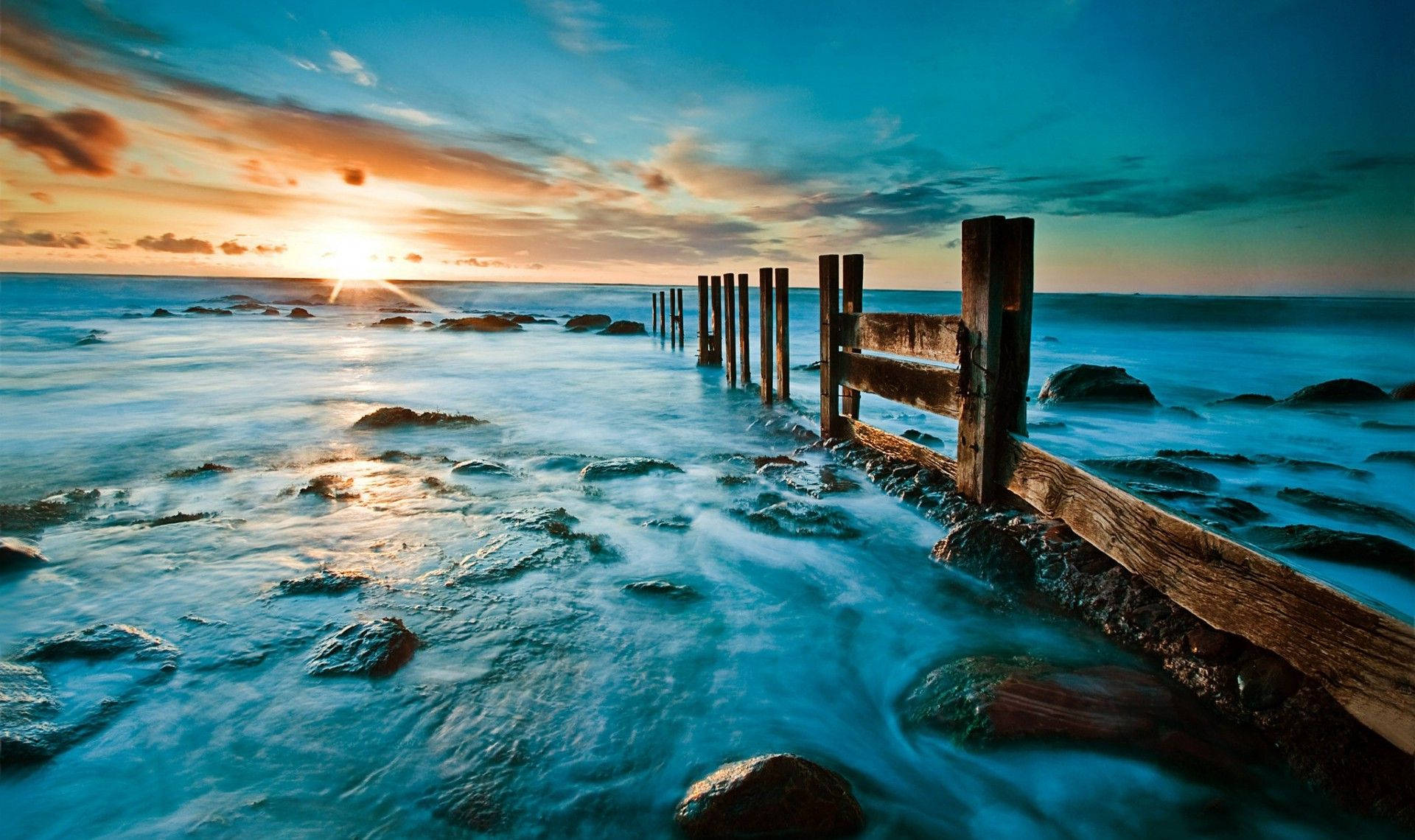 海の上の緑の空 壁紙