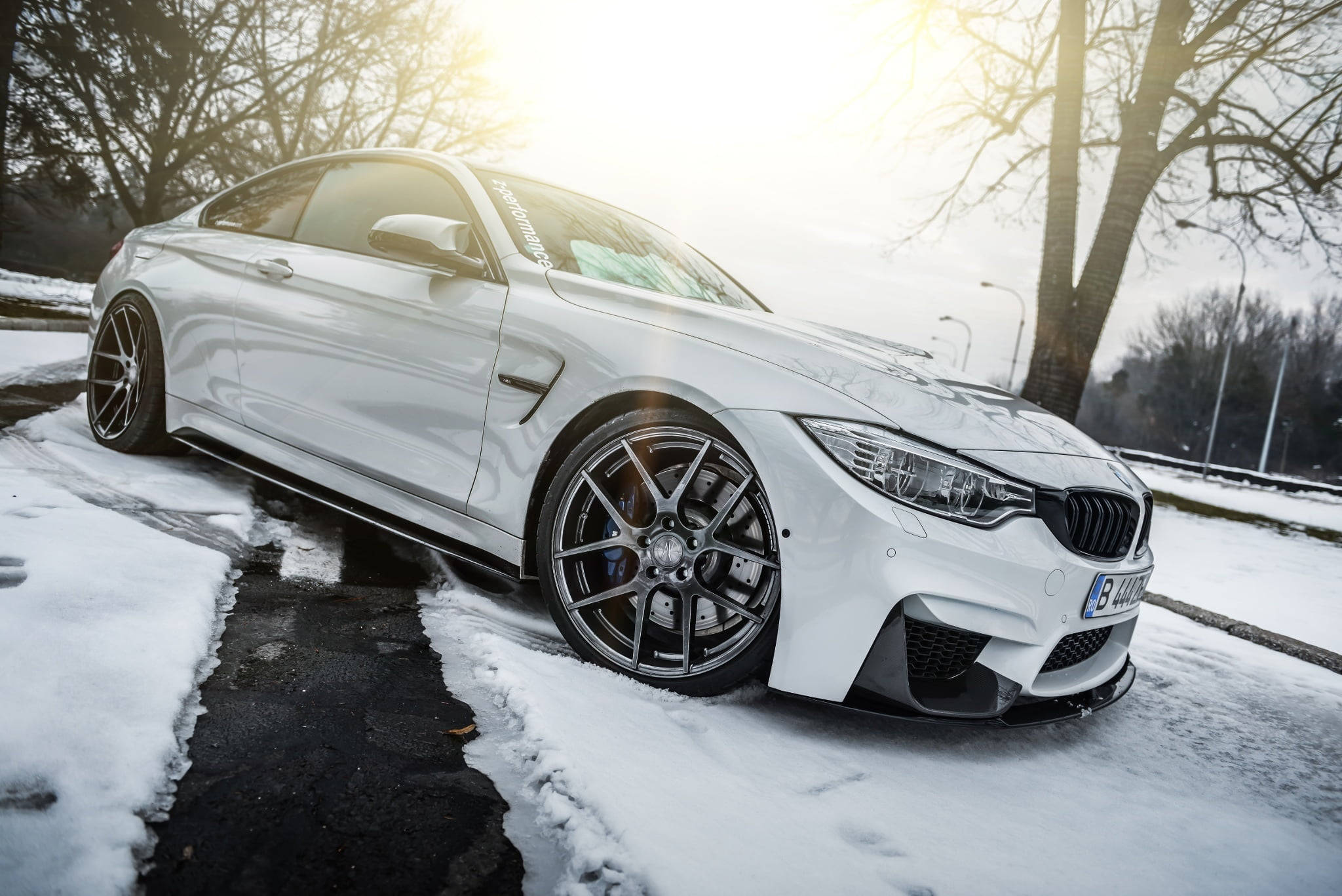 白いBMW M4のノートパソコン壁紙 壁紙