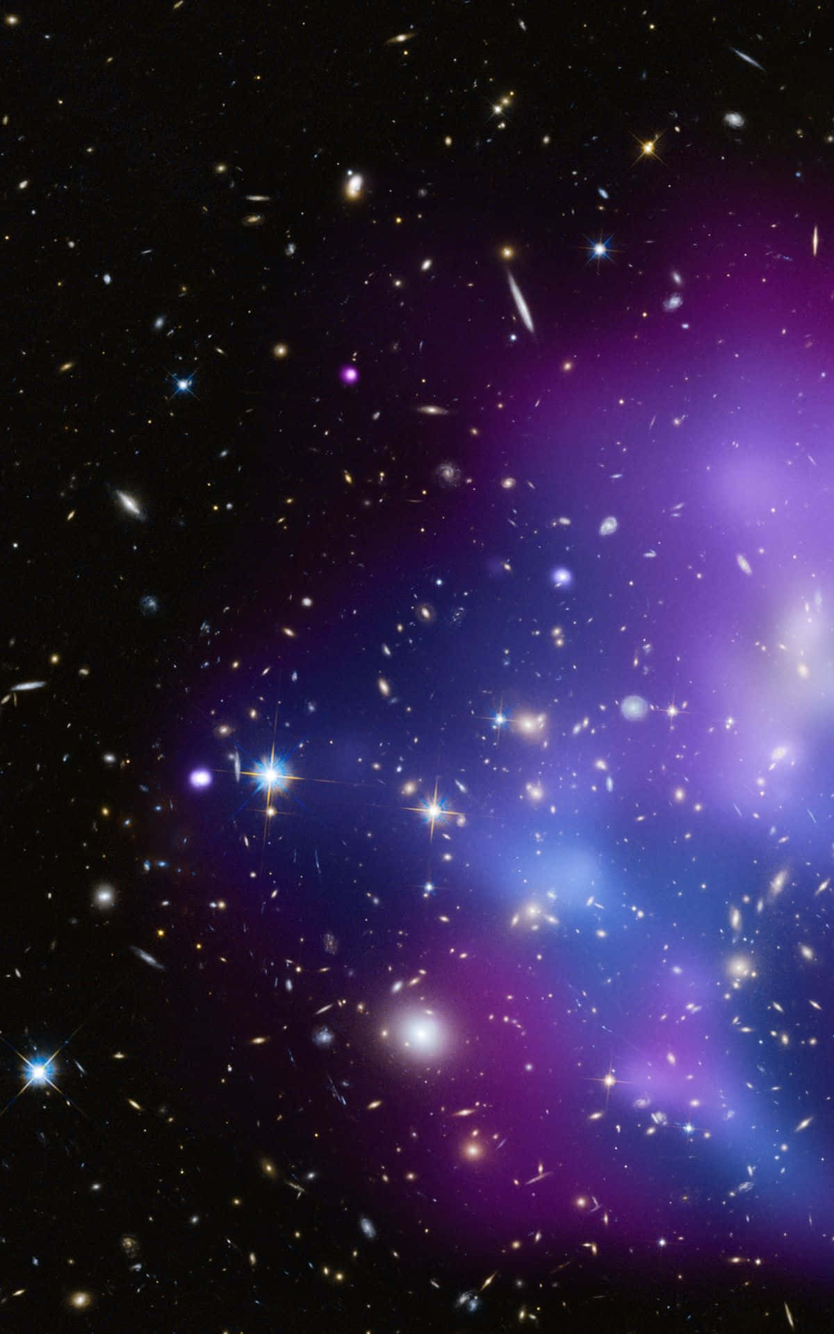 紫色に輝く銀河団と無数の星々 壁紙