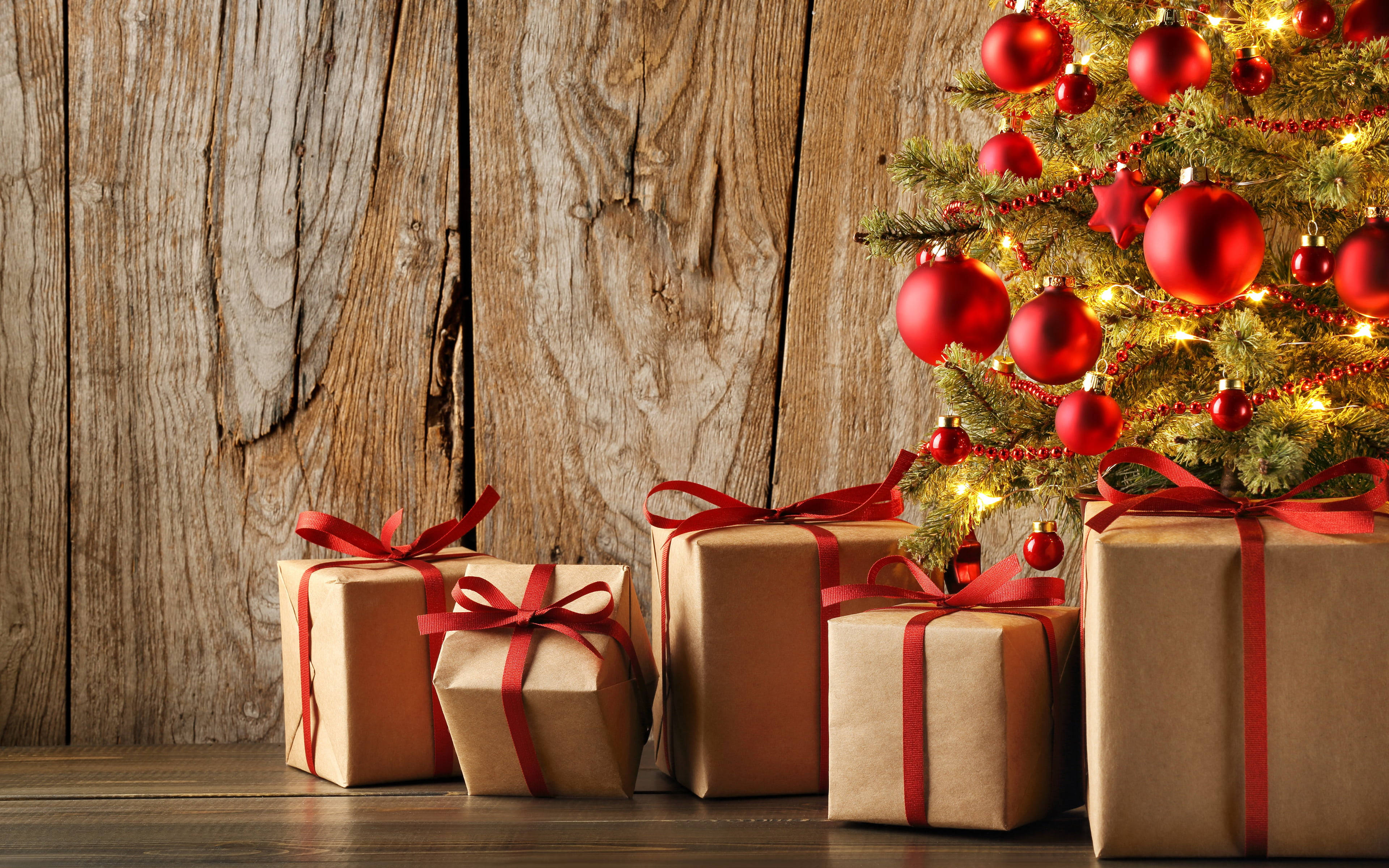 美しいクリスマスギフトのクラフト紙包装 壁紙