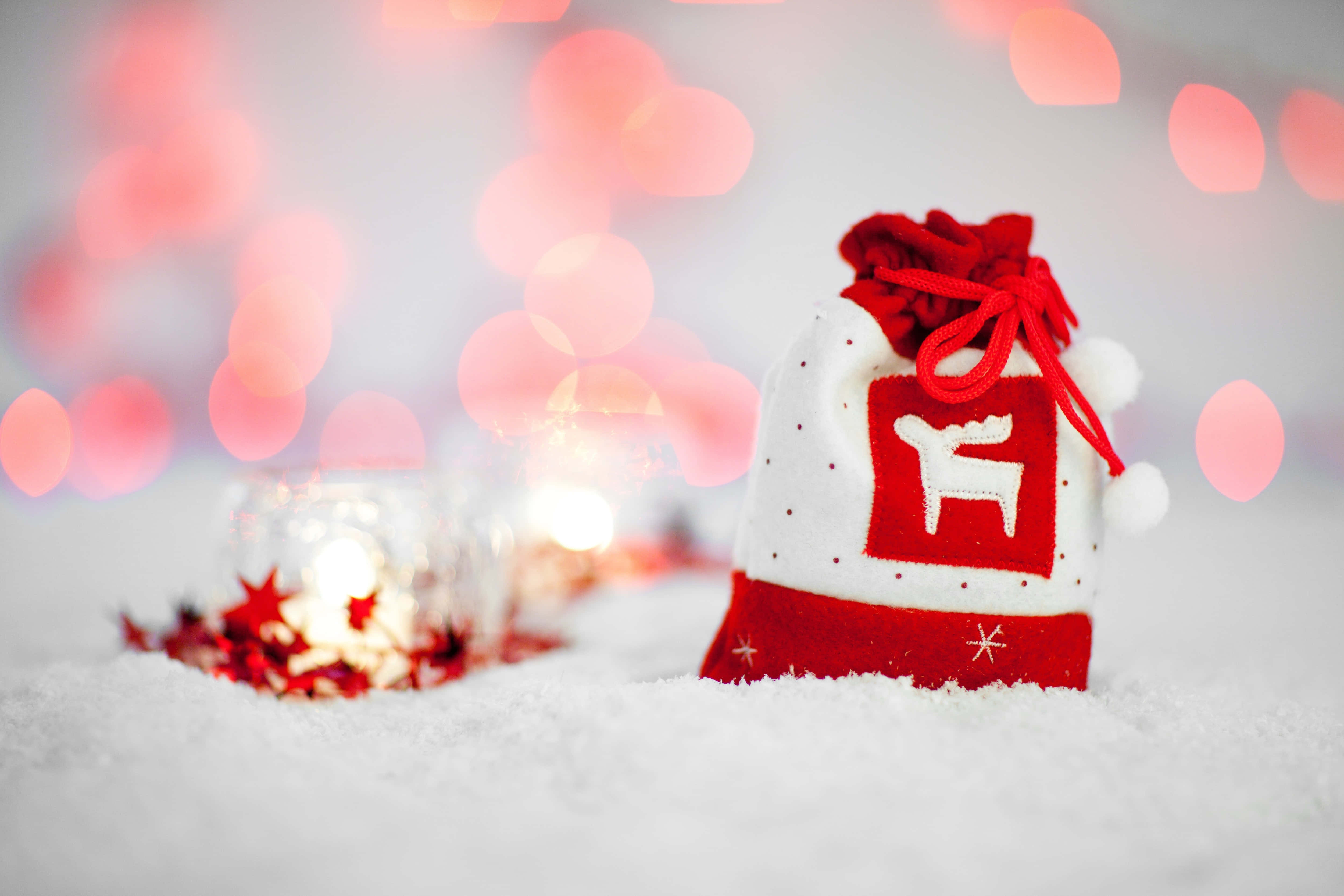 美しいクリスマスシーンでホリデーを祝う 壁紙