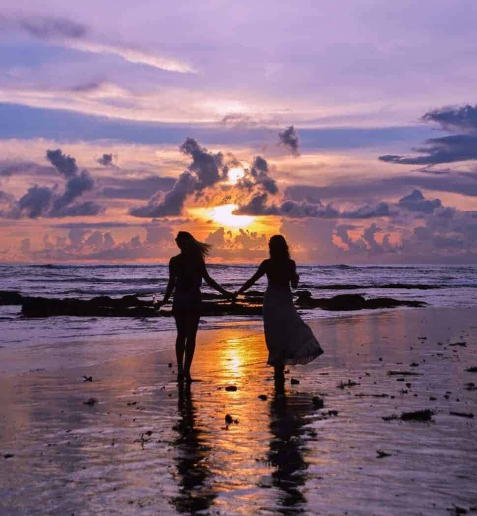 美しいビーチの夕日を体験 壁紙
