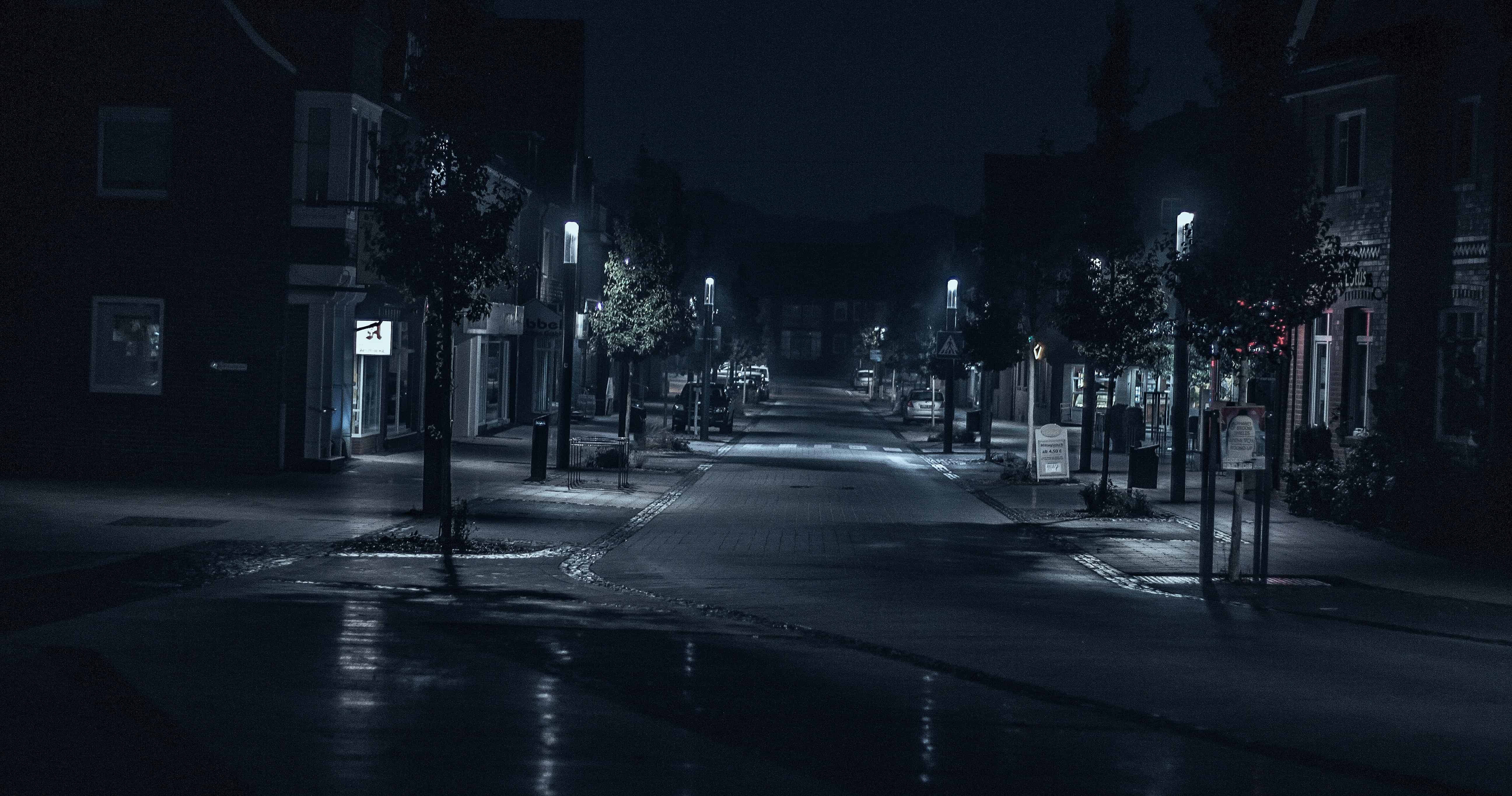 美しい暗夜の街並み 壁紙