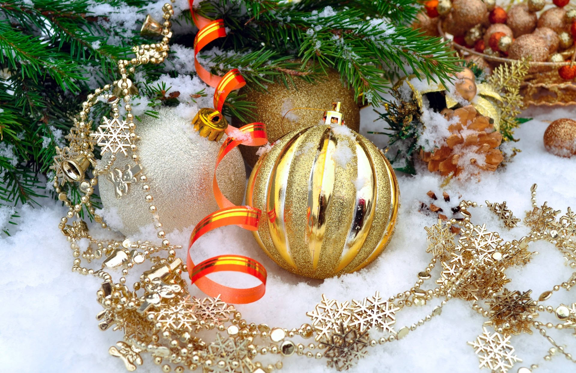 美しい金色のクリスマスオーナメント 壁紙