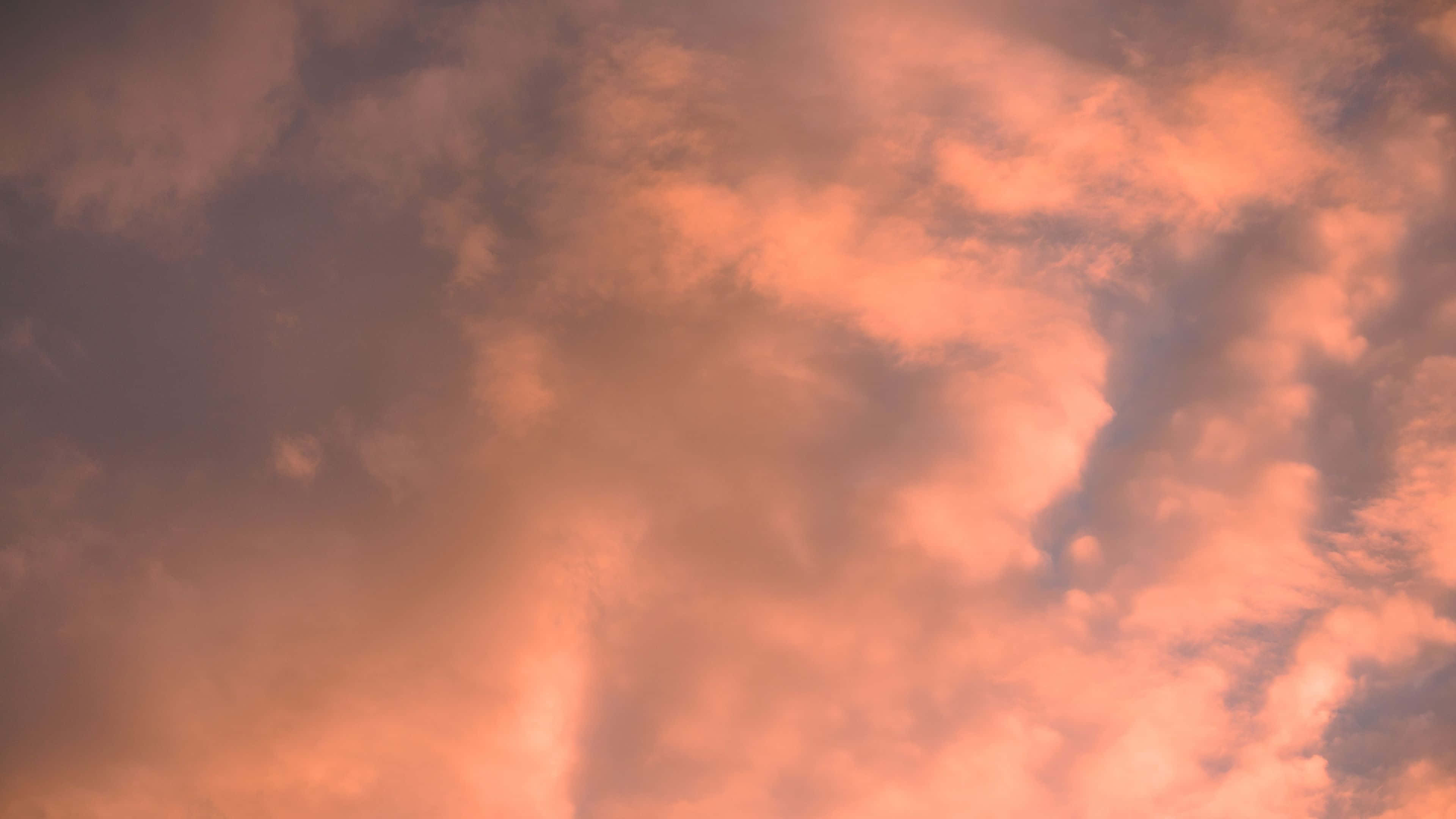 美しい雲 - 空に広がる静寂 壁紙