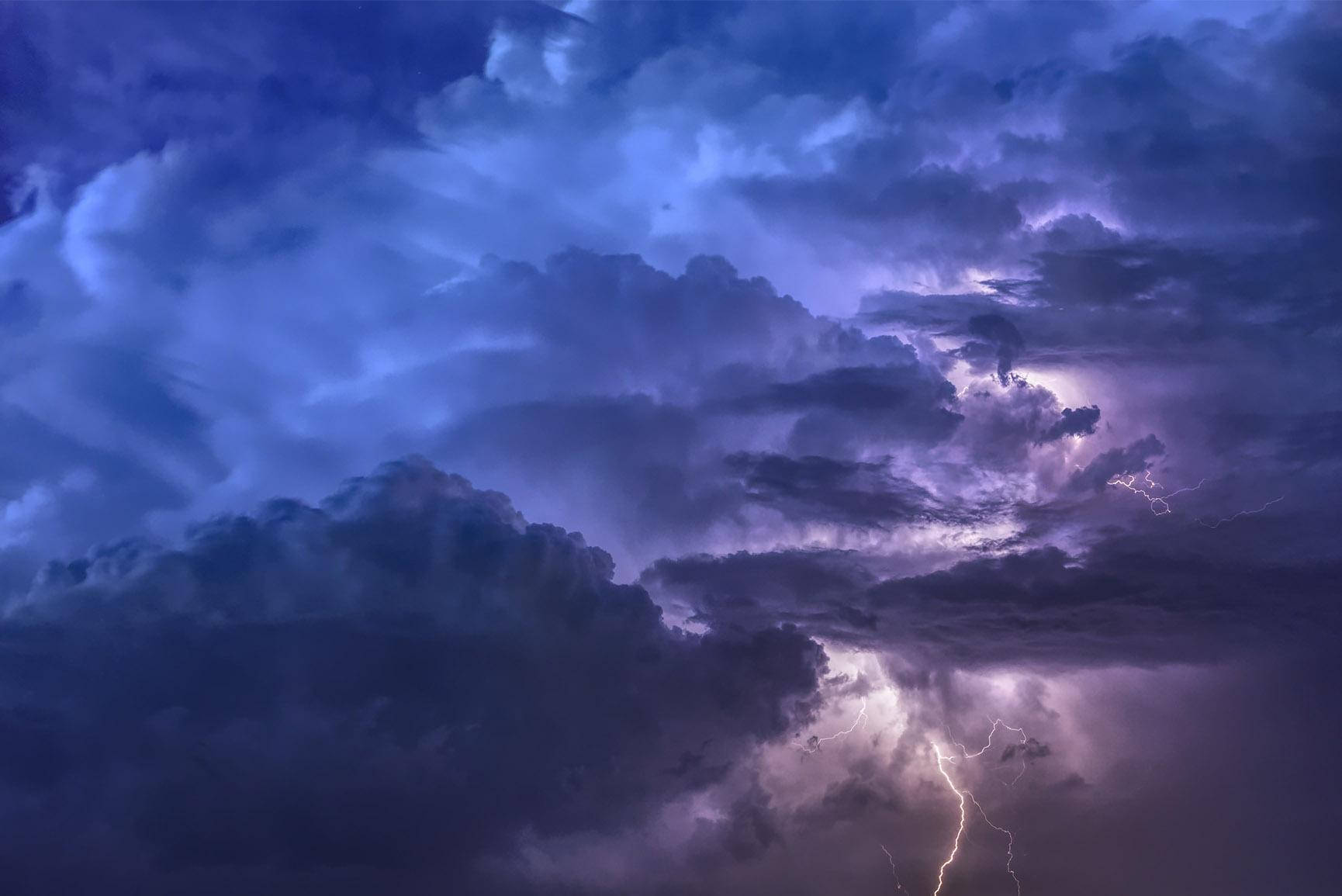 美しい雲と雷 壁紙