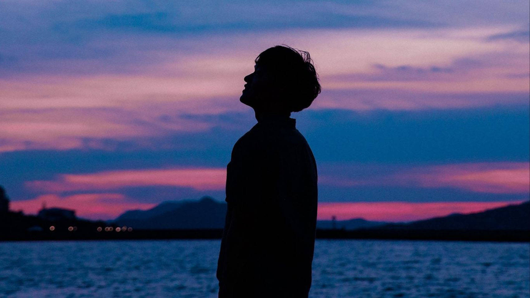 美少年の夢のような夕焼け 壁紙