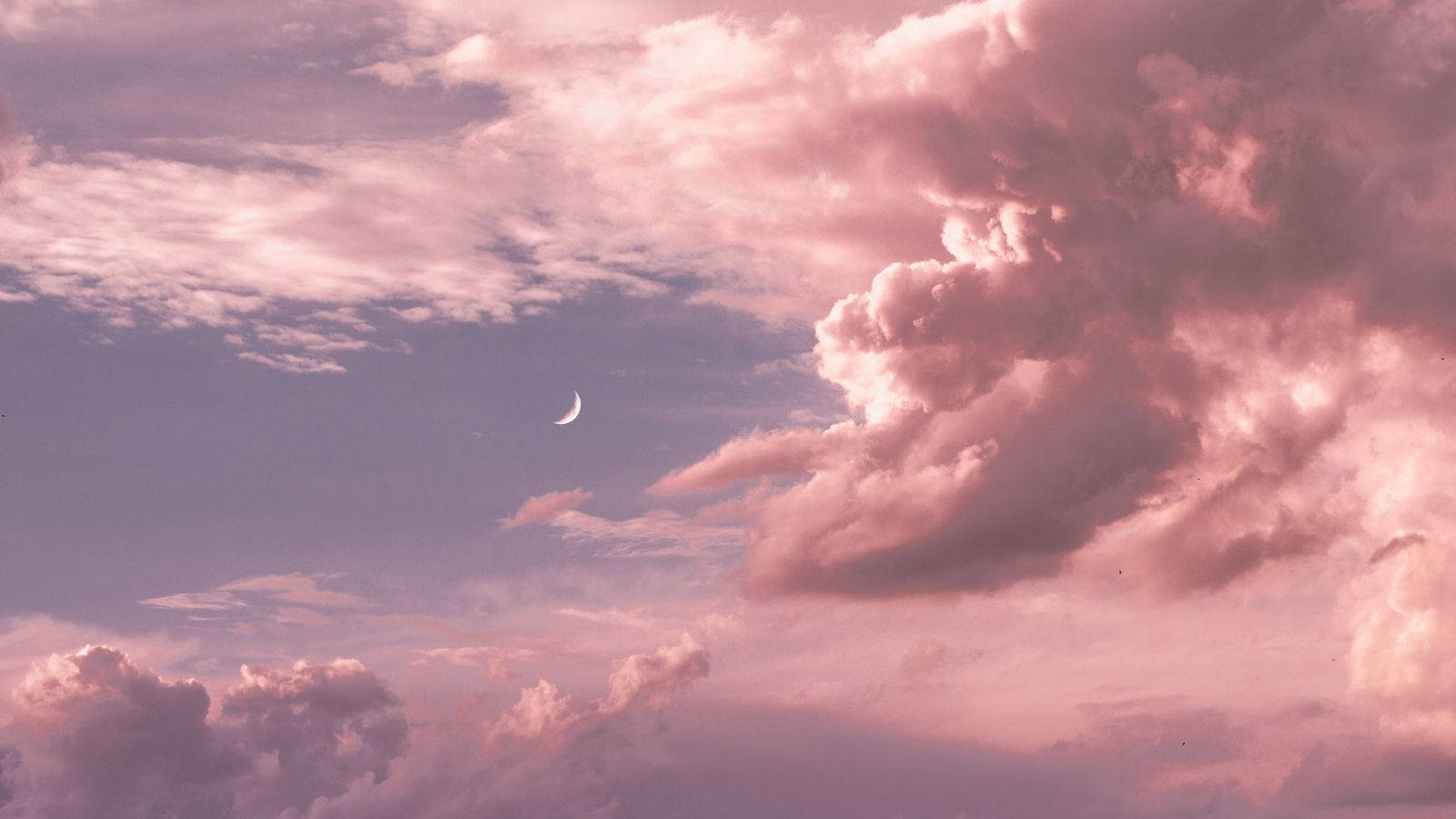 美的な雲と遠くの三日月 壁紙