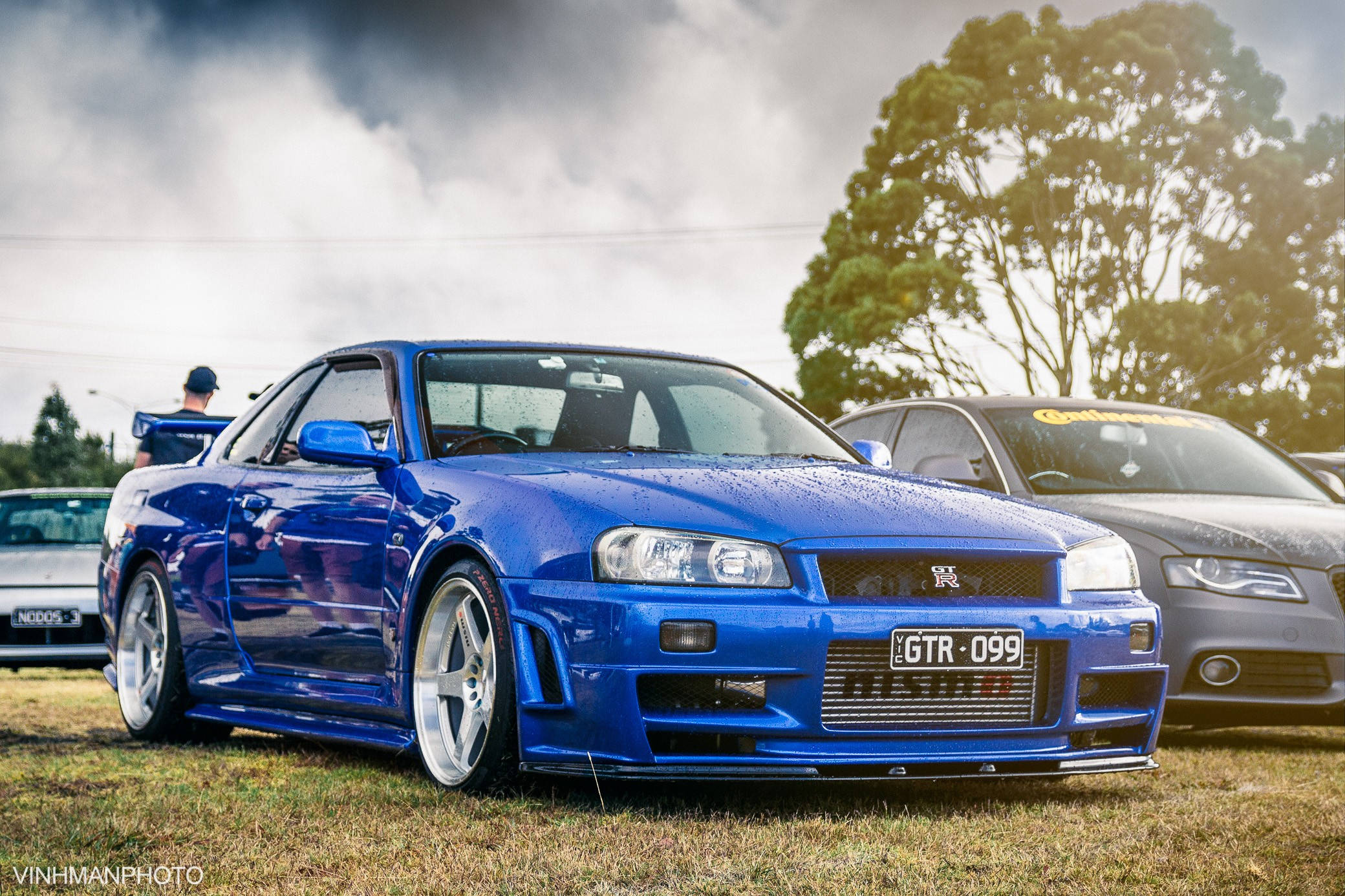 艶やかなブルー・日産スカイラインGT-R R34 壁紙