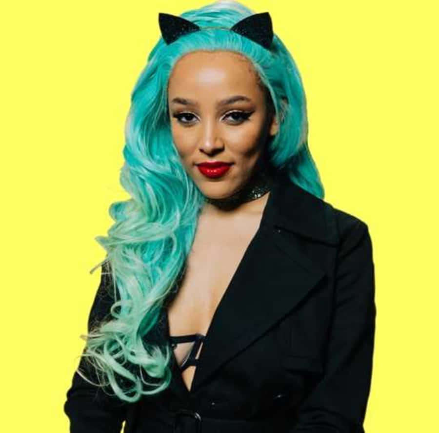 華やかな装いのDoja Cat、鮮やかな色彩が魅力の写真 壁紙