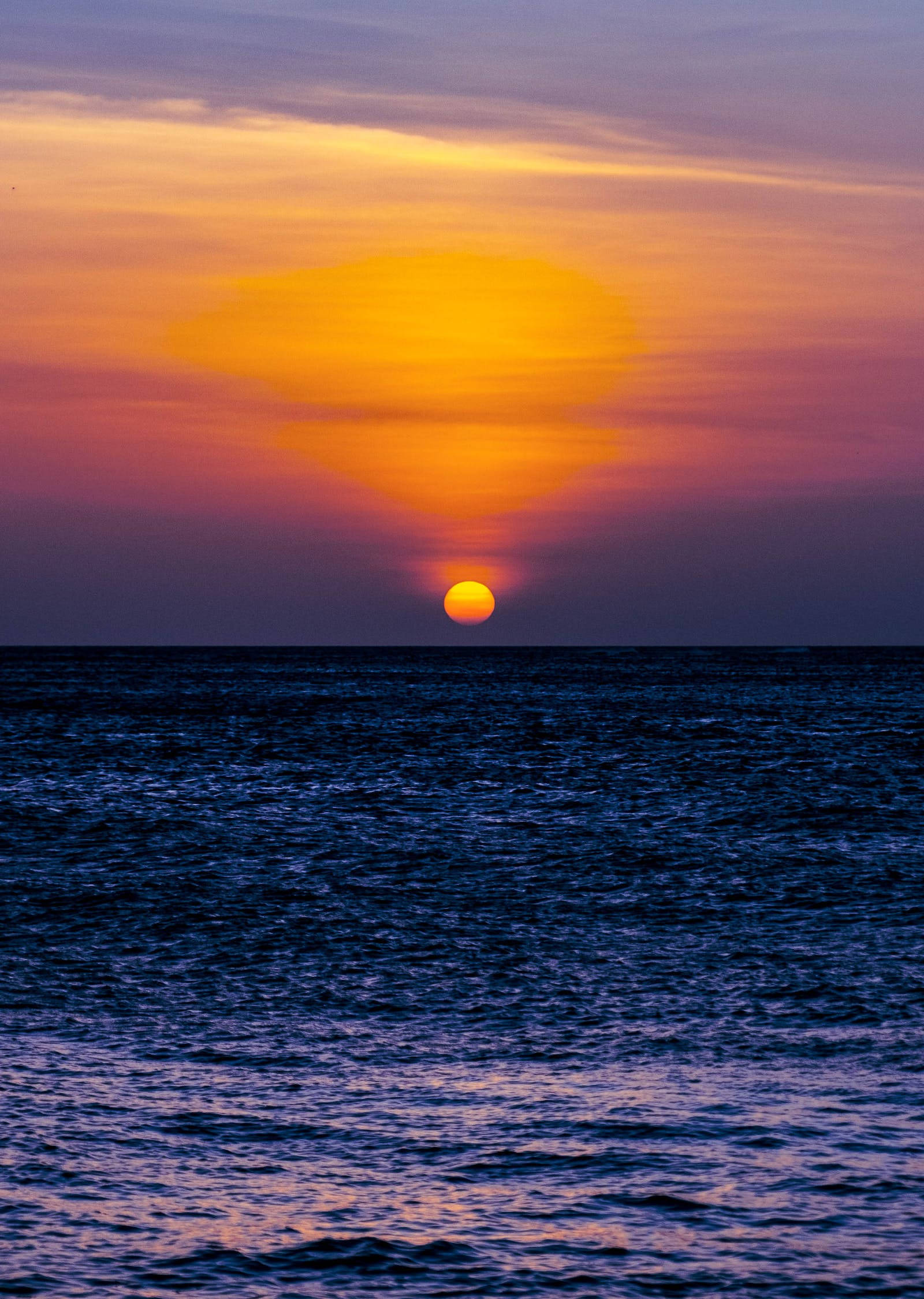 薄紫の美しい夕日 壁紙