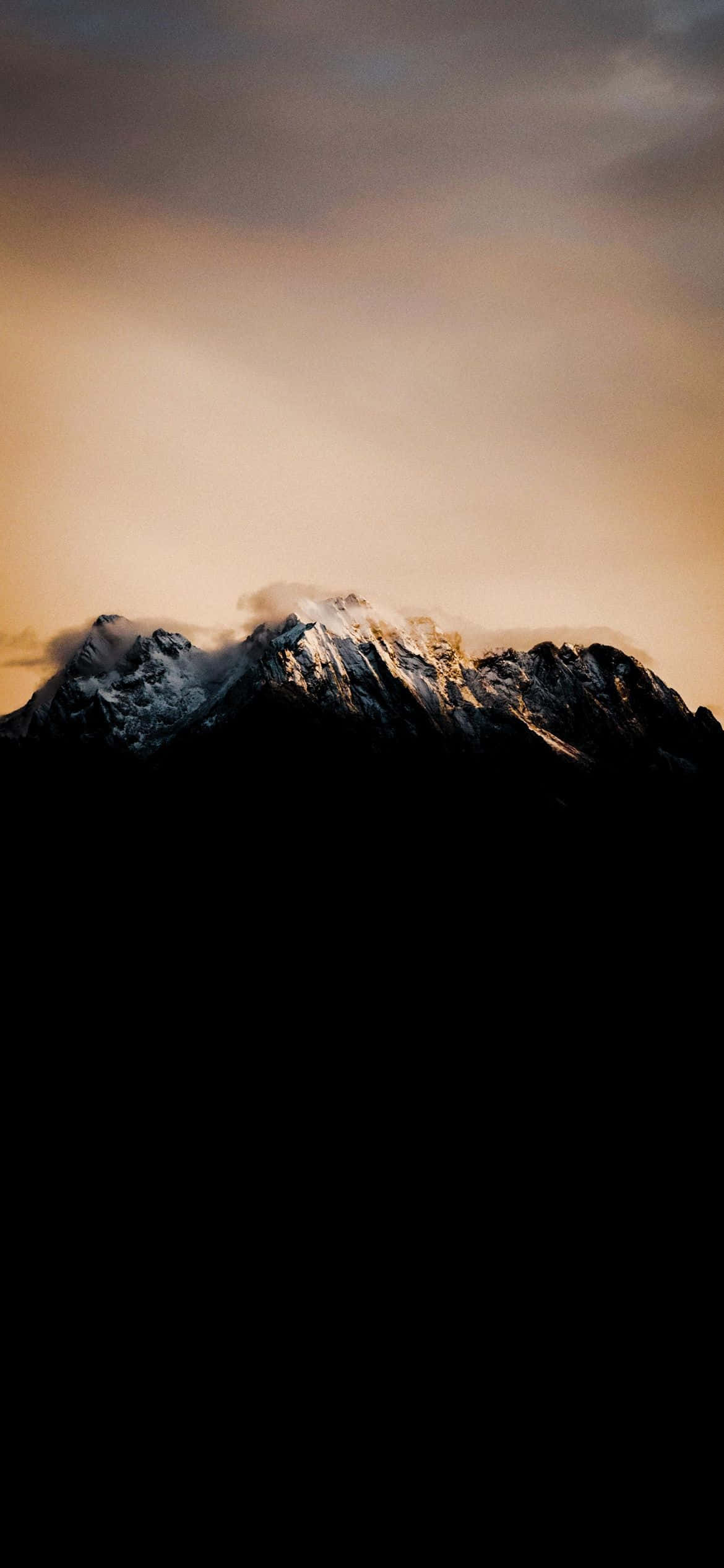 見事な山々の頂 壁紙