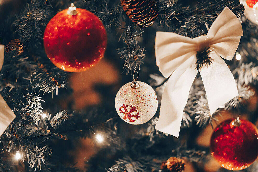 赤いクリスマスオーナメント 壁紙