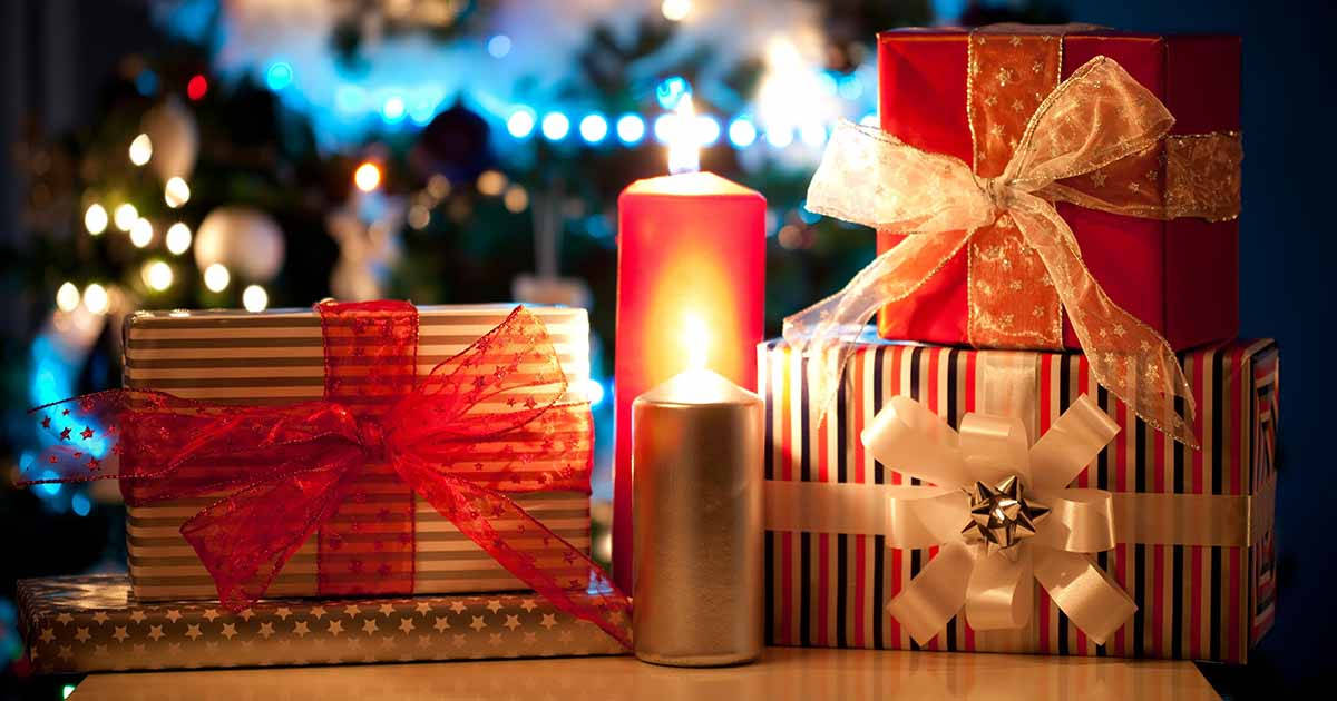 金色と赤のクリスマスプレゼント 壁紙