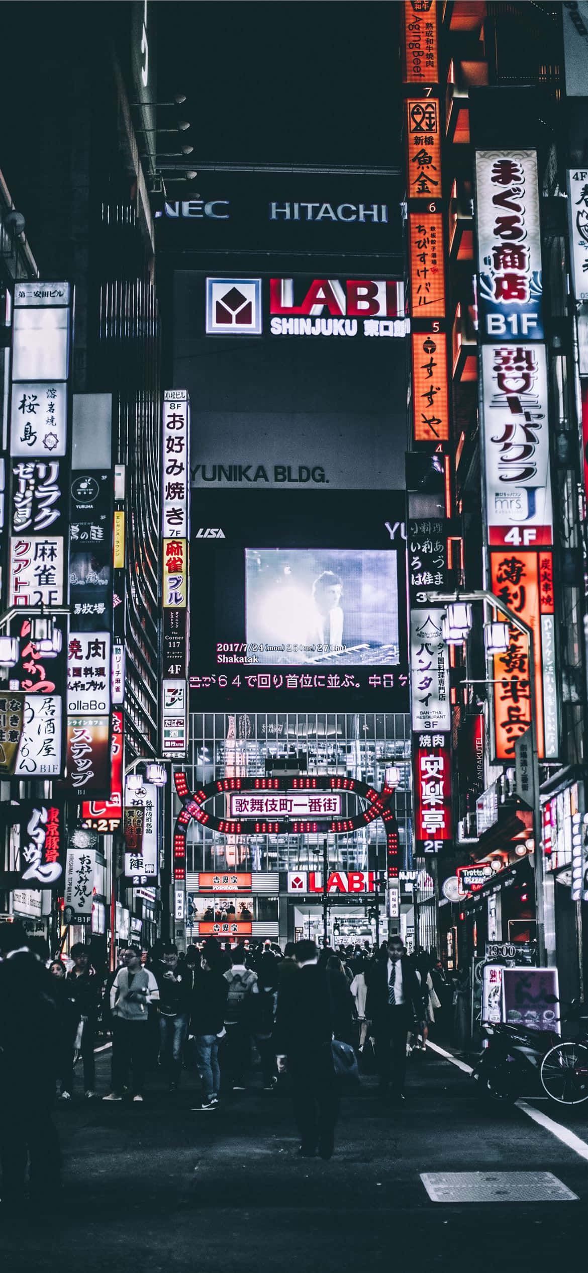 闇の日本、街を夕暮れに散歩 壁紙