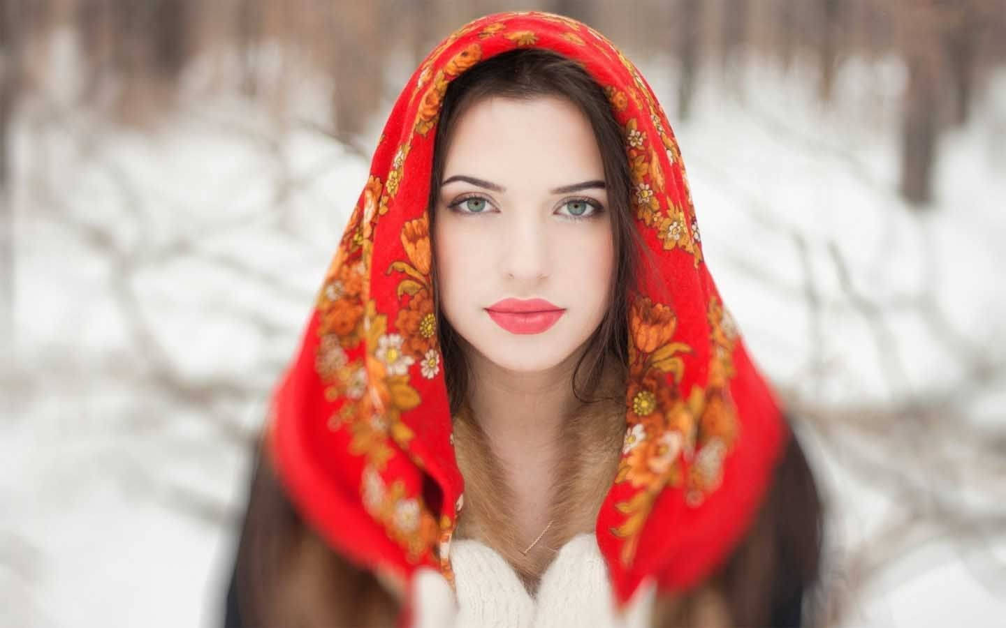 雪の中のヒジャブの少女 壁紙