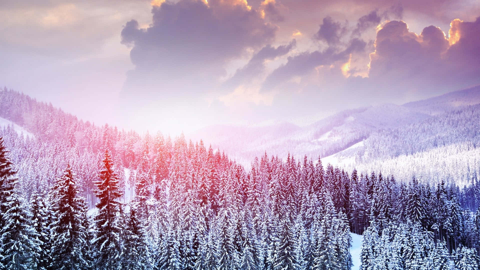 雪を頂いた山々が広がる冬の絶景 壁紙