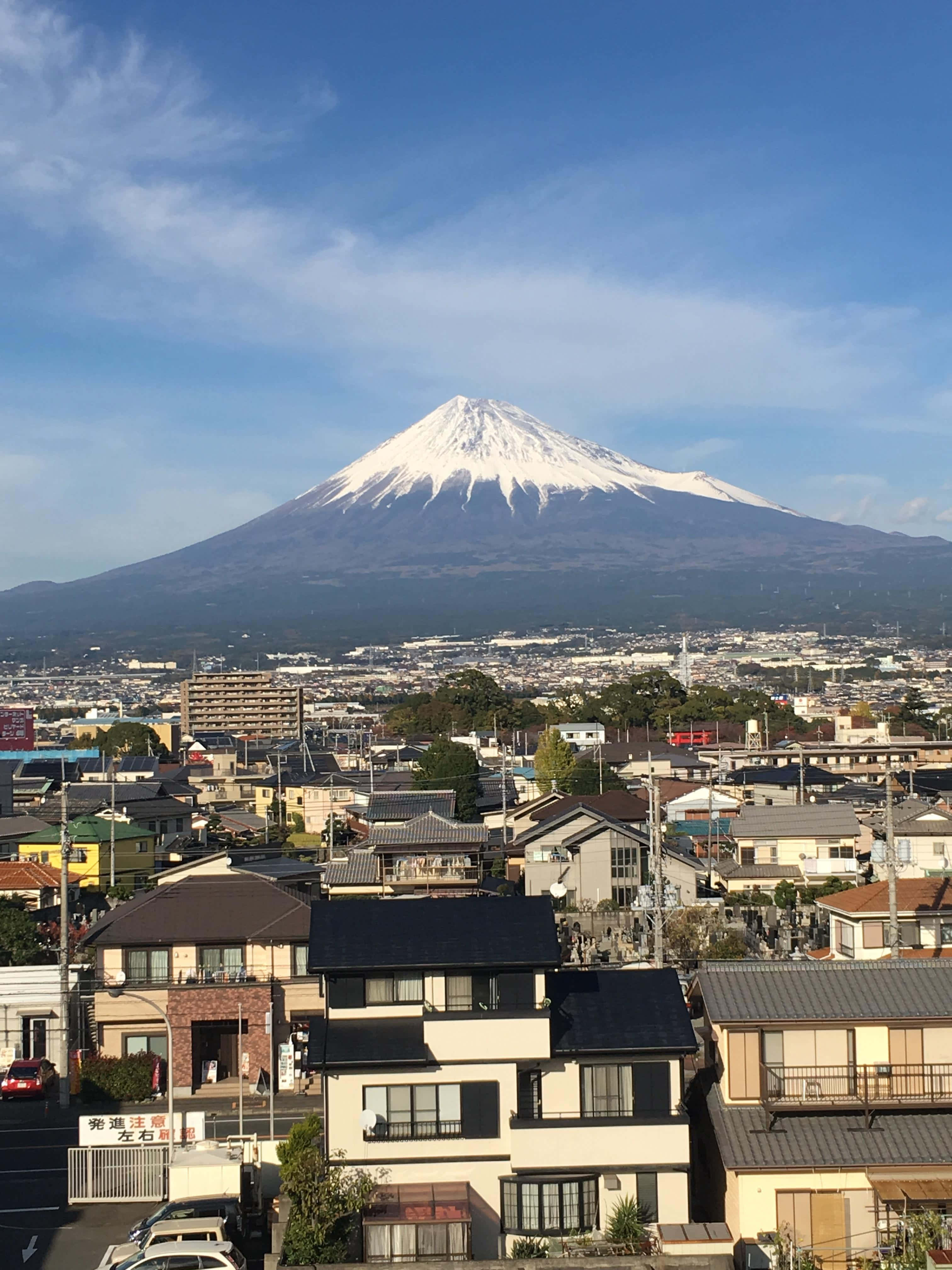 雪を頂く美しい富士山の素晴らしさ 壁紙