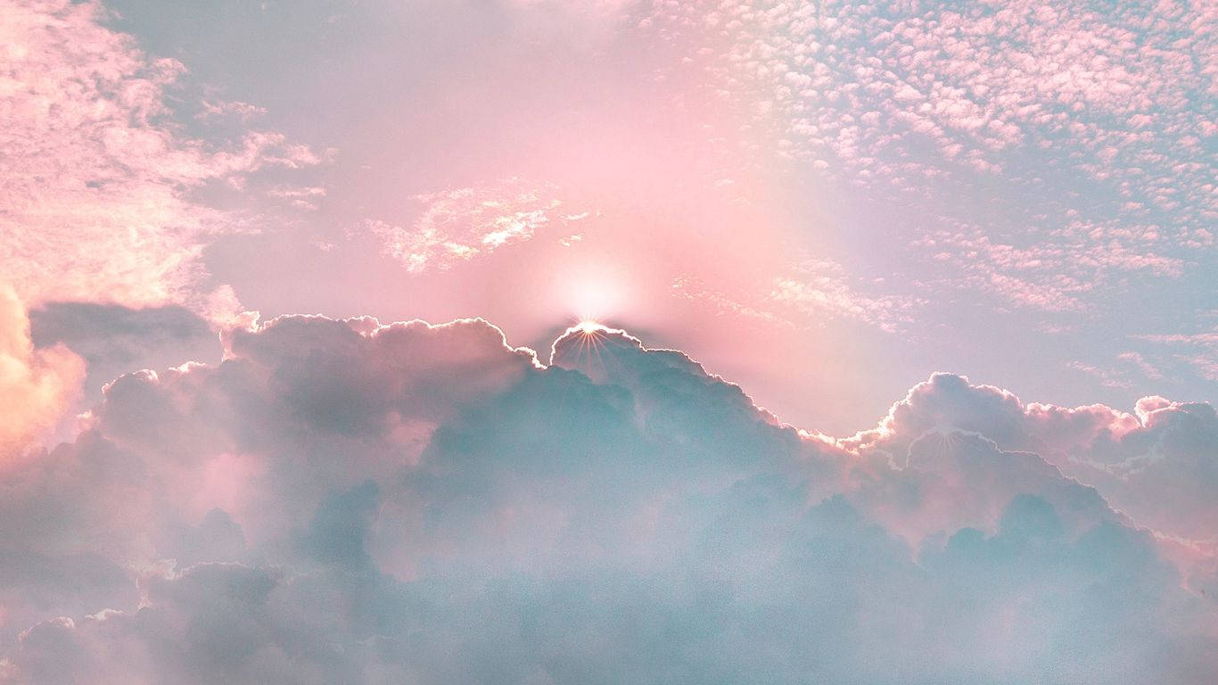雲とピンクの陽光の美しい風景 壁紙