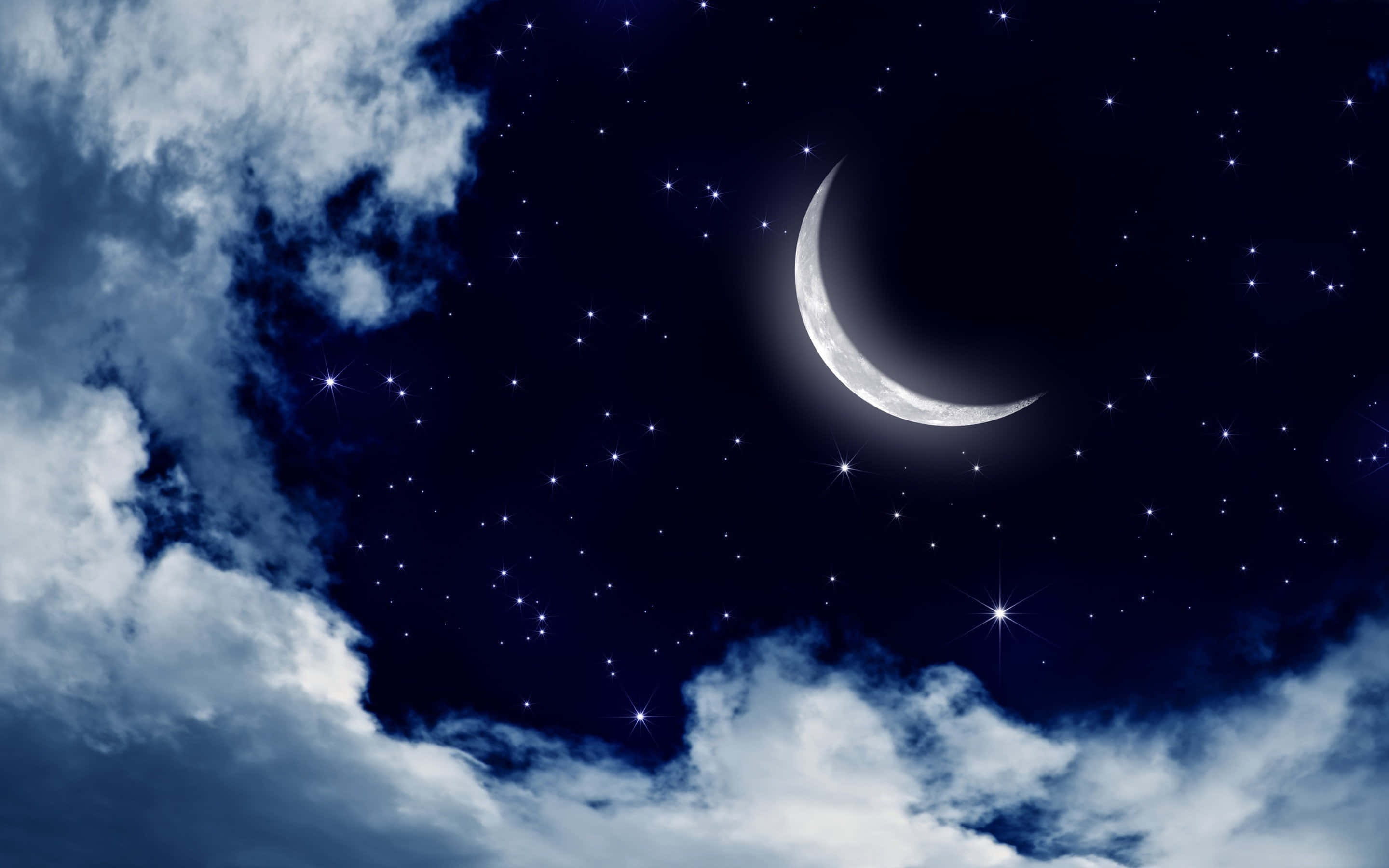雲に縁取られた夜空と月の画像 壁紙
