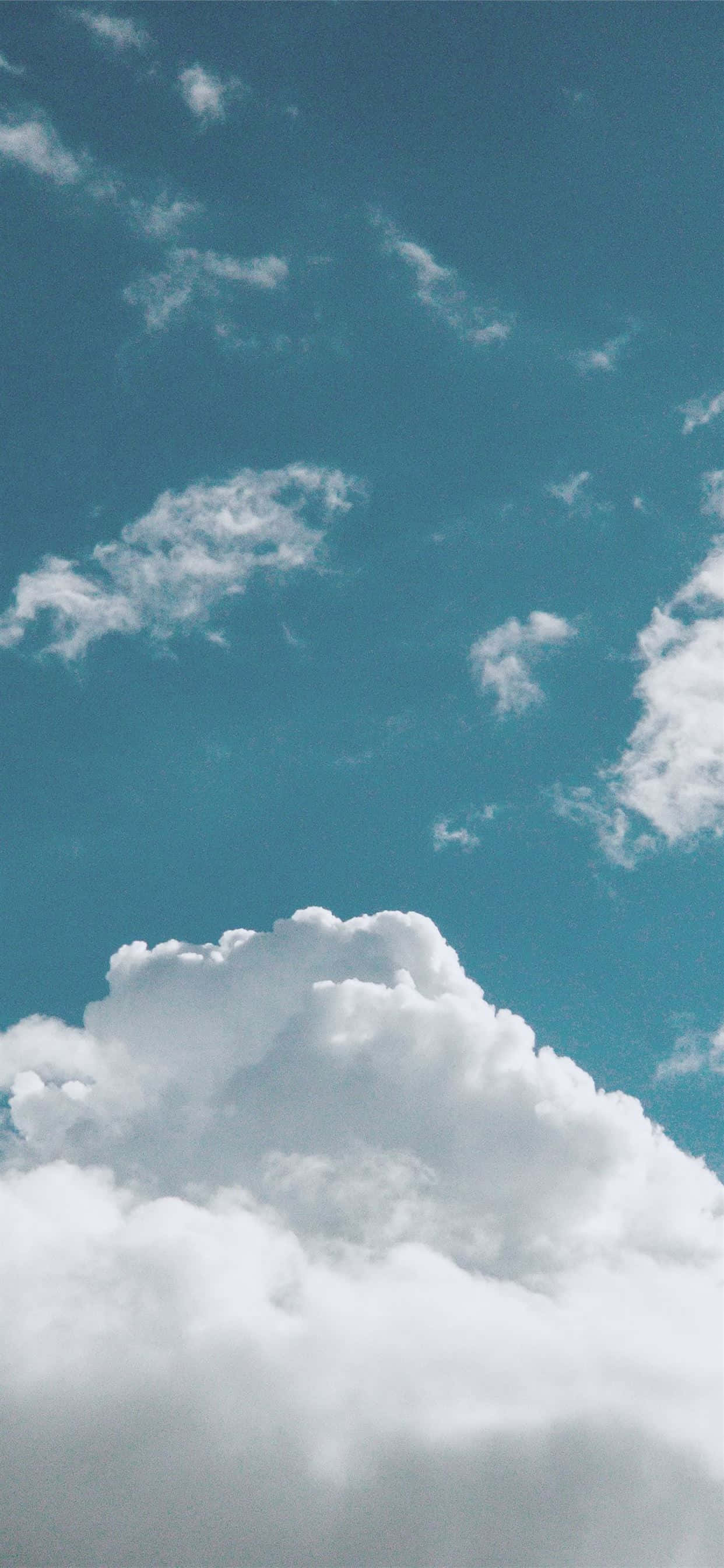 青空に浮かぶ白い雲 壁紙