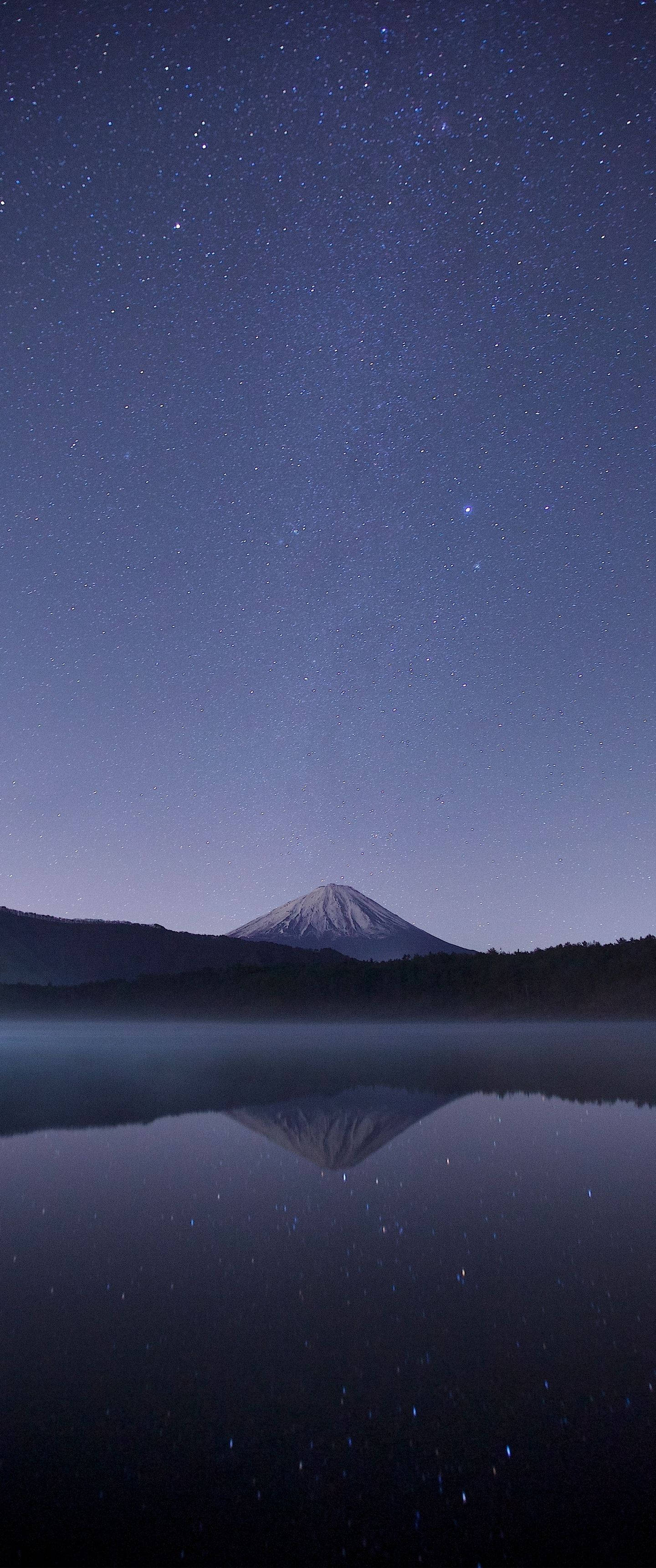 静かな夜の縦長風景 壁紙
