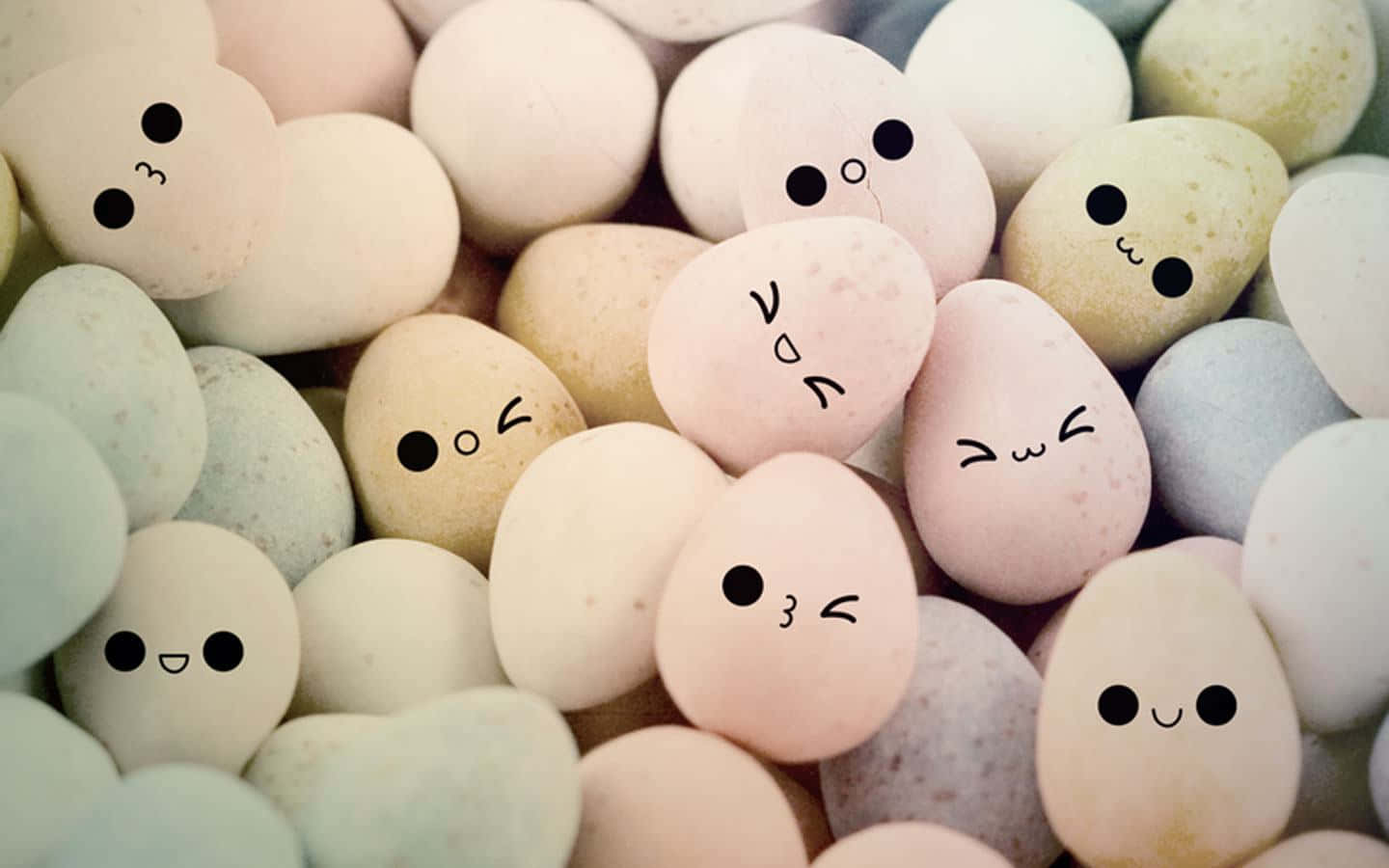 顔つきのかわいい卵の背景 壁紙