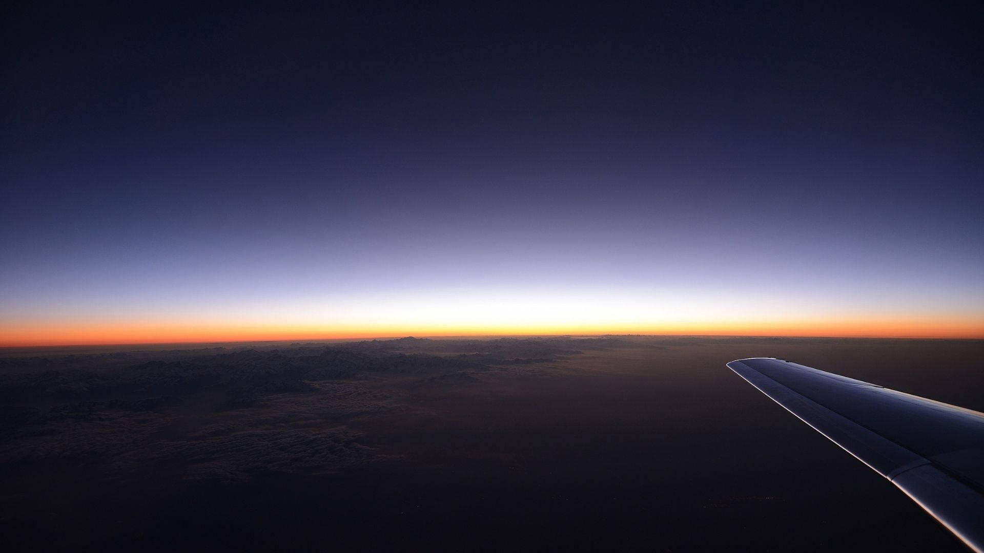 飛行機から見る夕焼けの空 壁紙