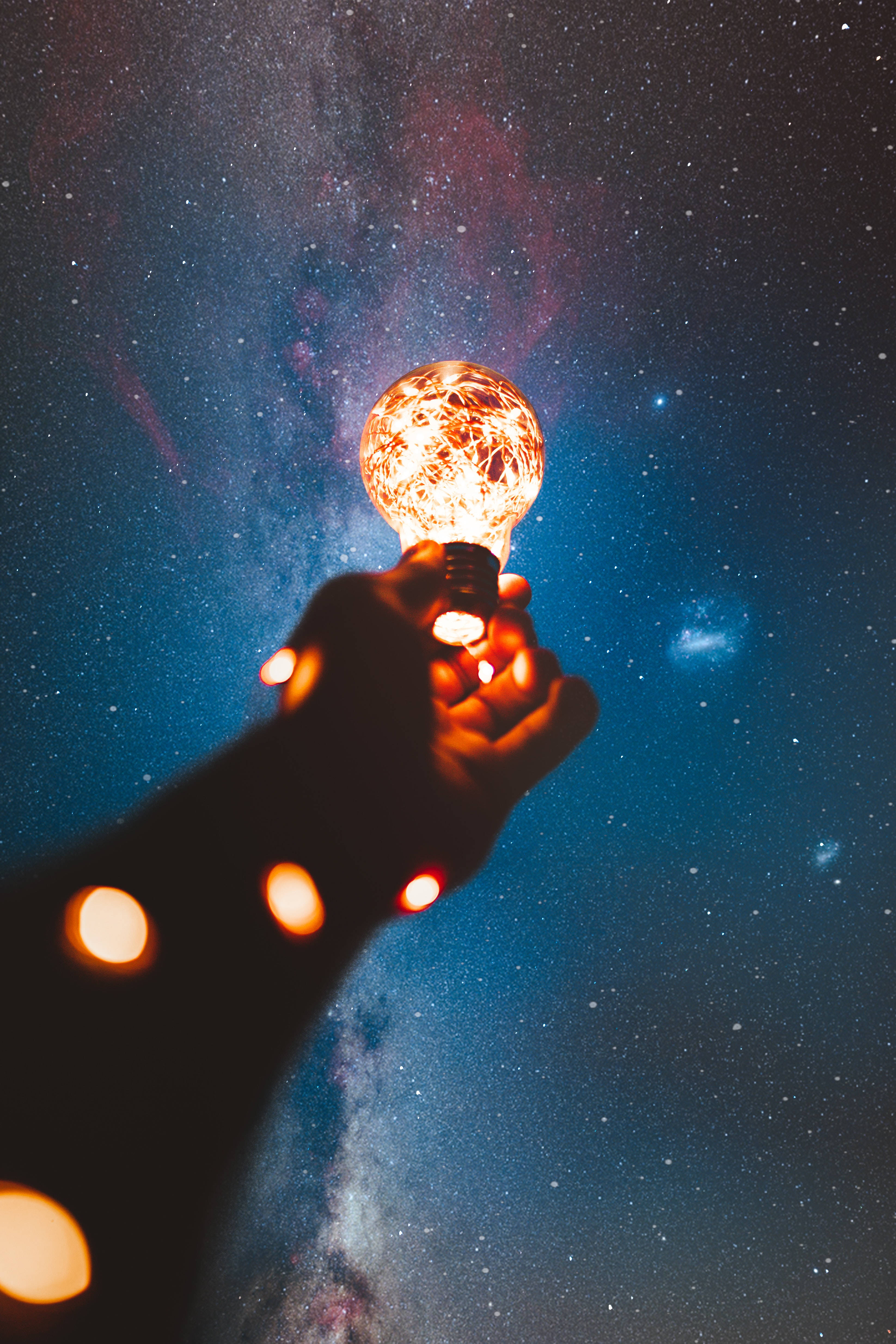 高解像度 星 手 電球 保持 壁紙